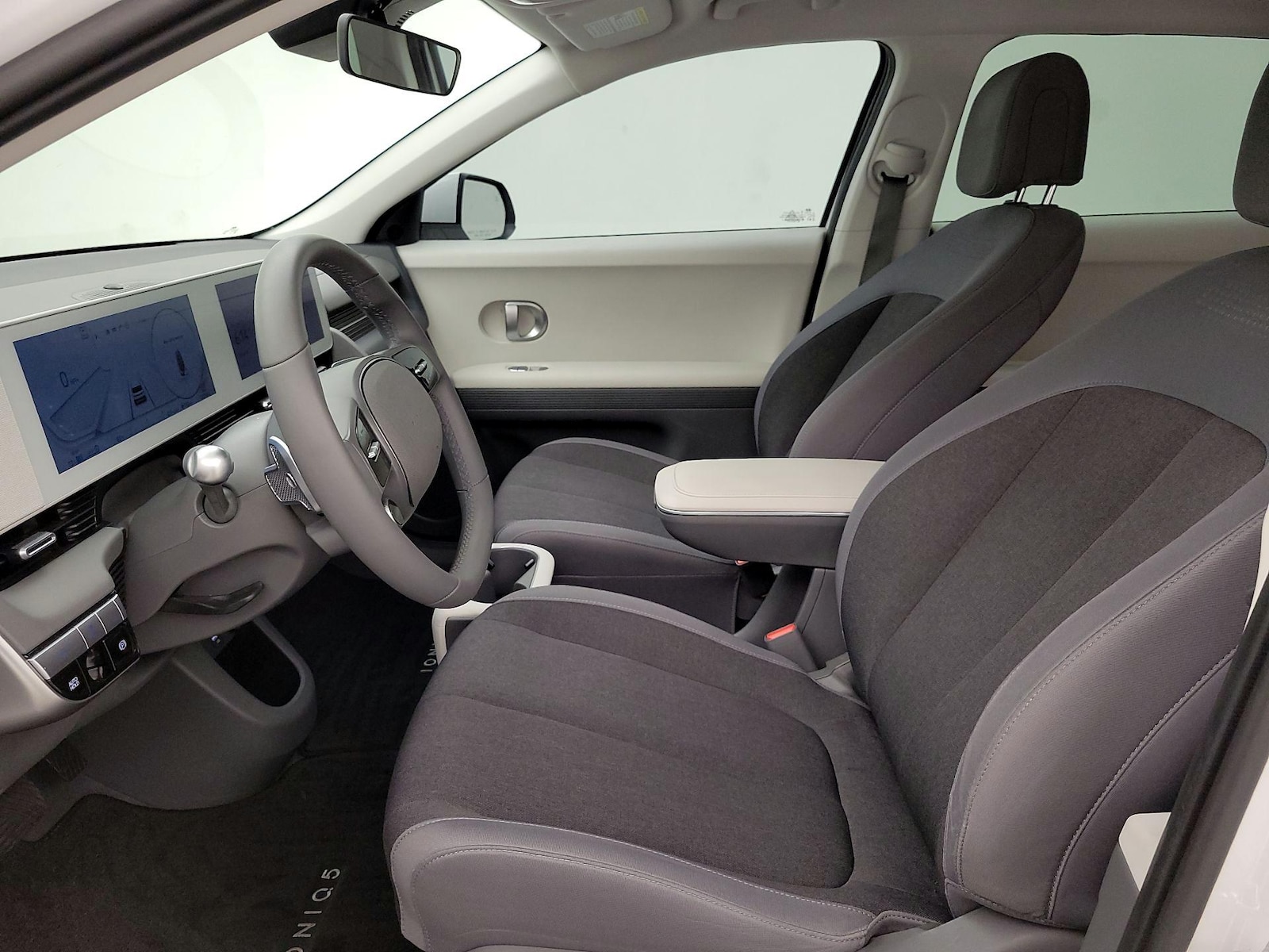 2024 Hyundai IONIQ 5 SE - Photo 12