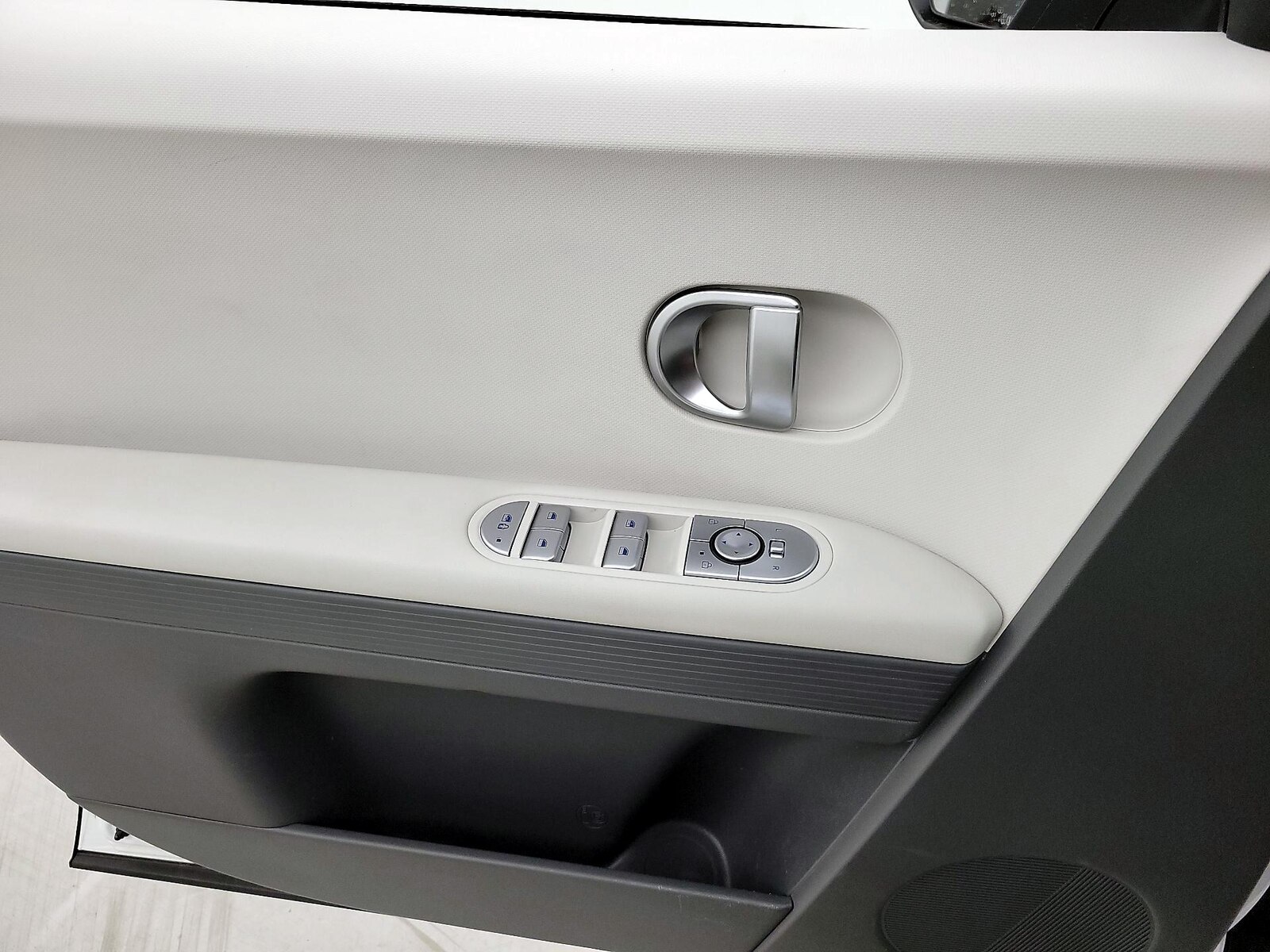 2024 Hyundai IONIQ 5 SE - Photo 13