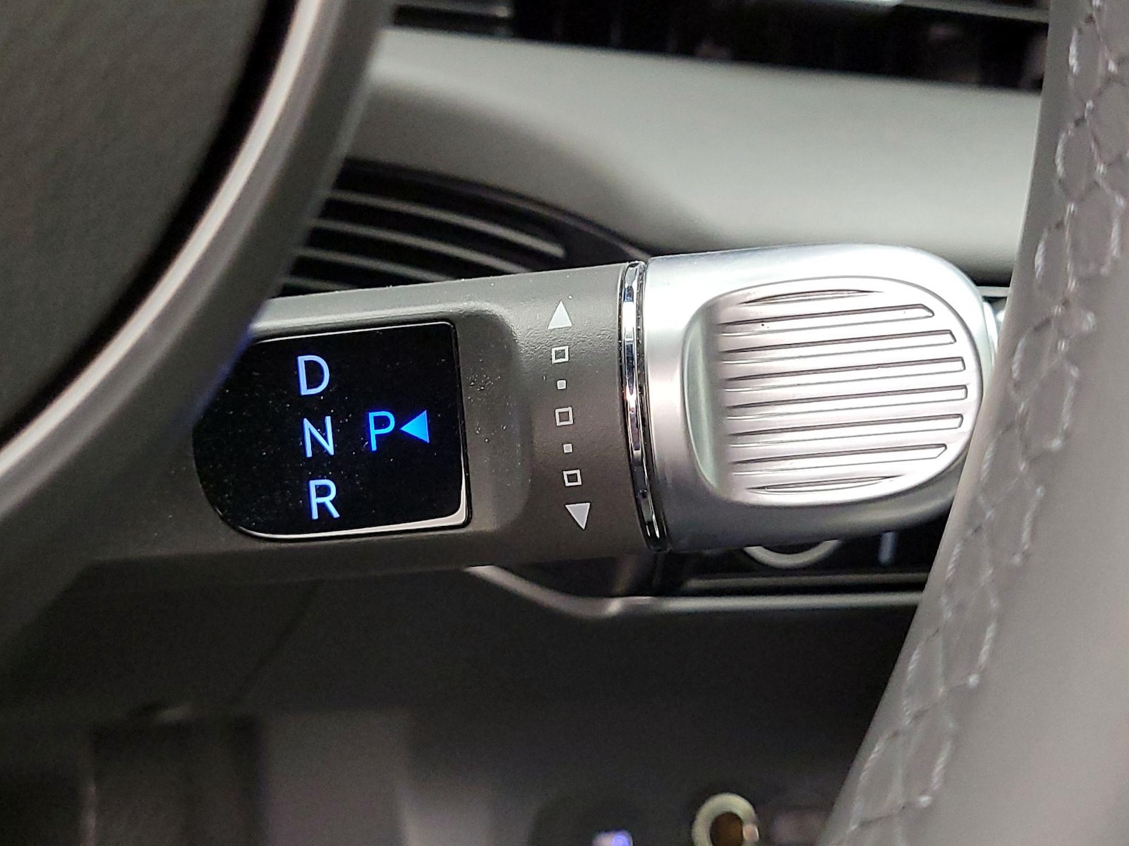 2024 Hyundai IONIQ 5 SE - Photo 16