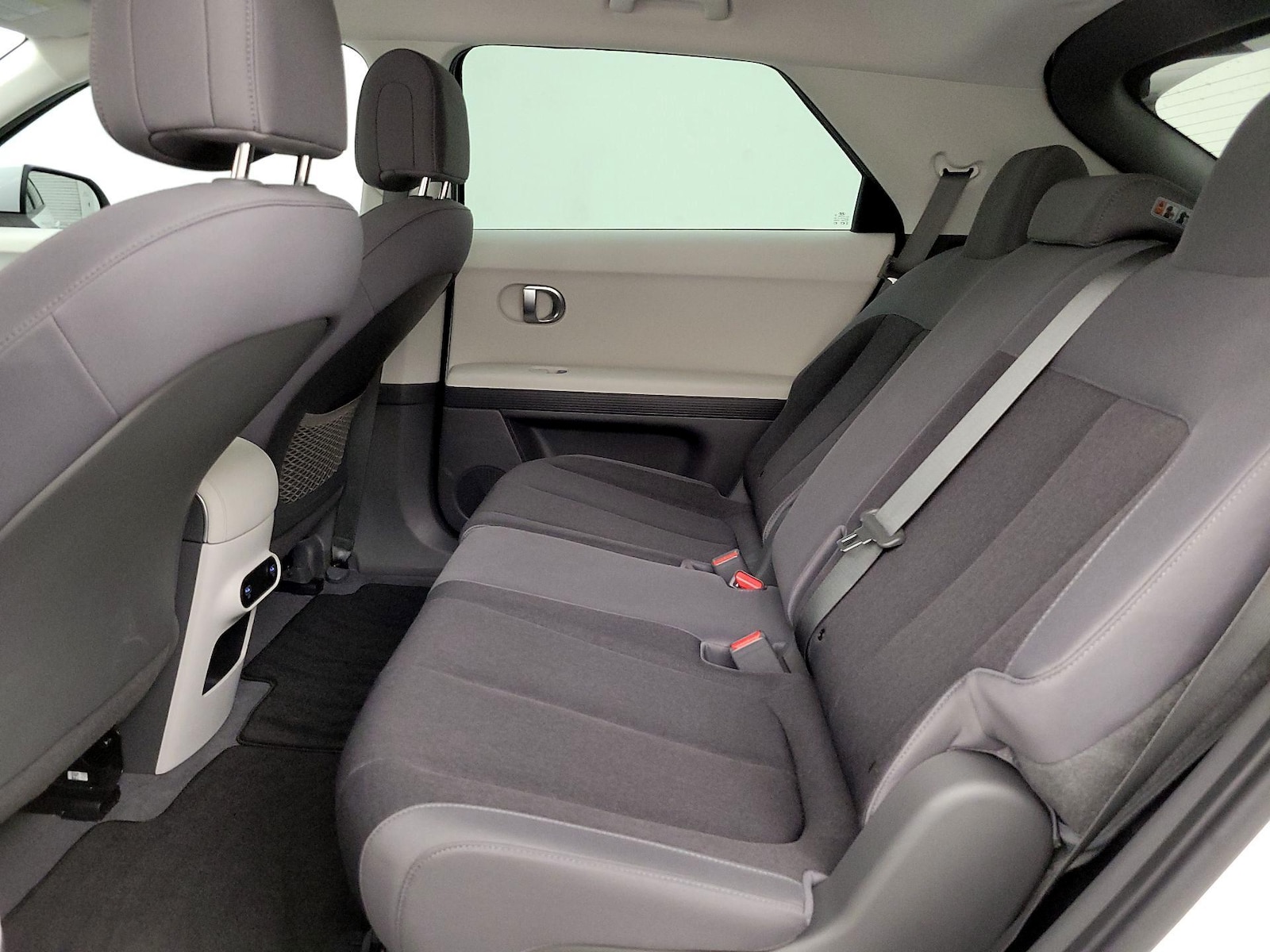 2024 Hyundai IONIQ 5 SE - Photo 17