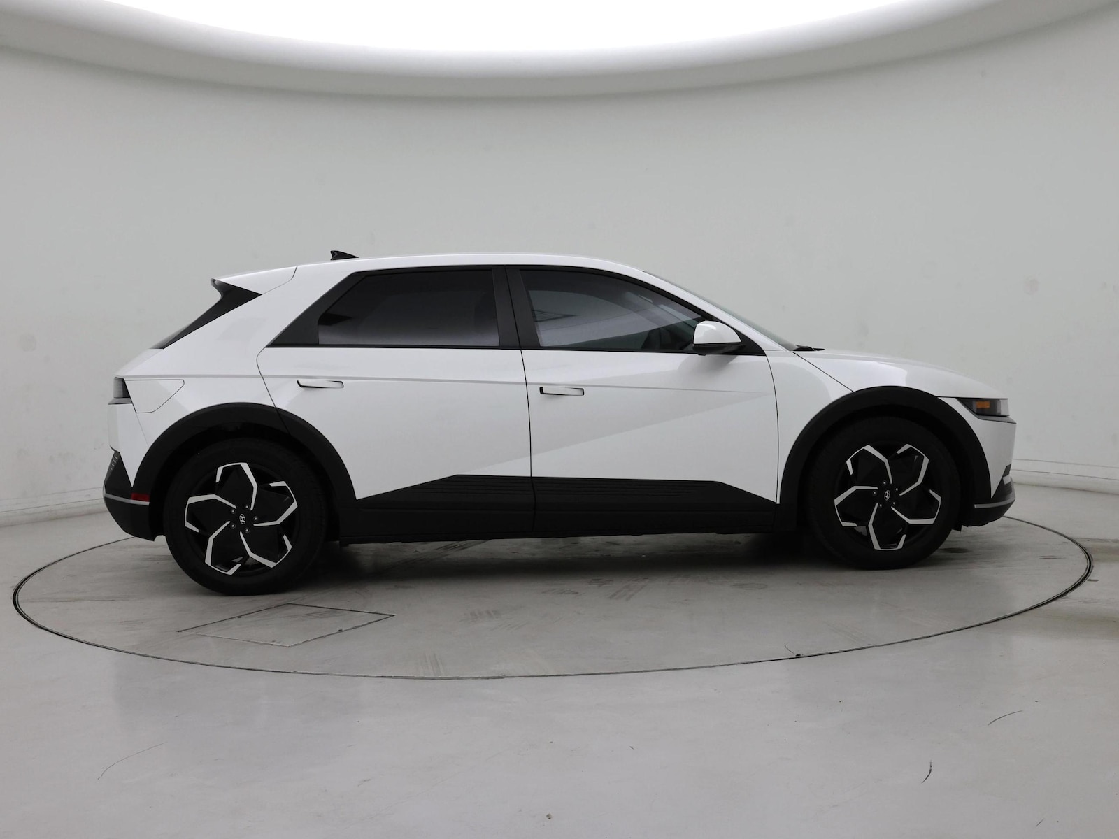 2024 Hyundai IONIQ 5 SE - Photo 8