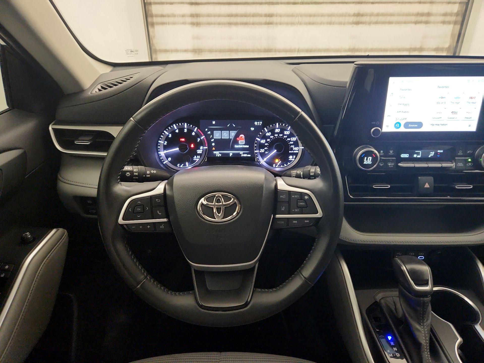 Thumbnail: 2023 Toyota Highlander - 10