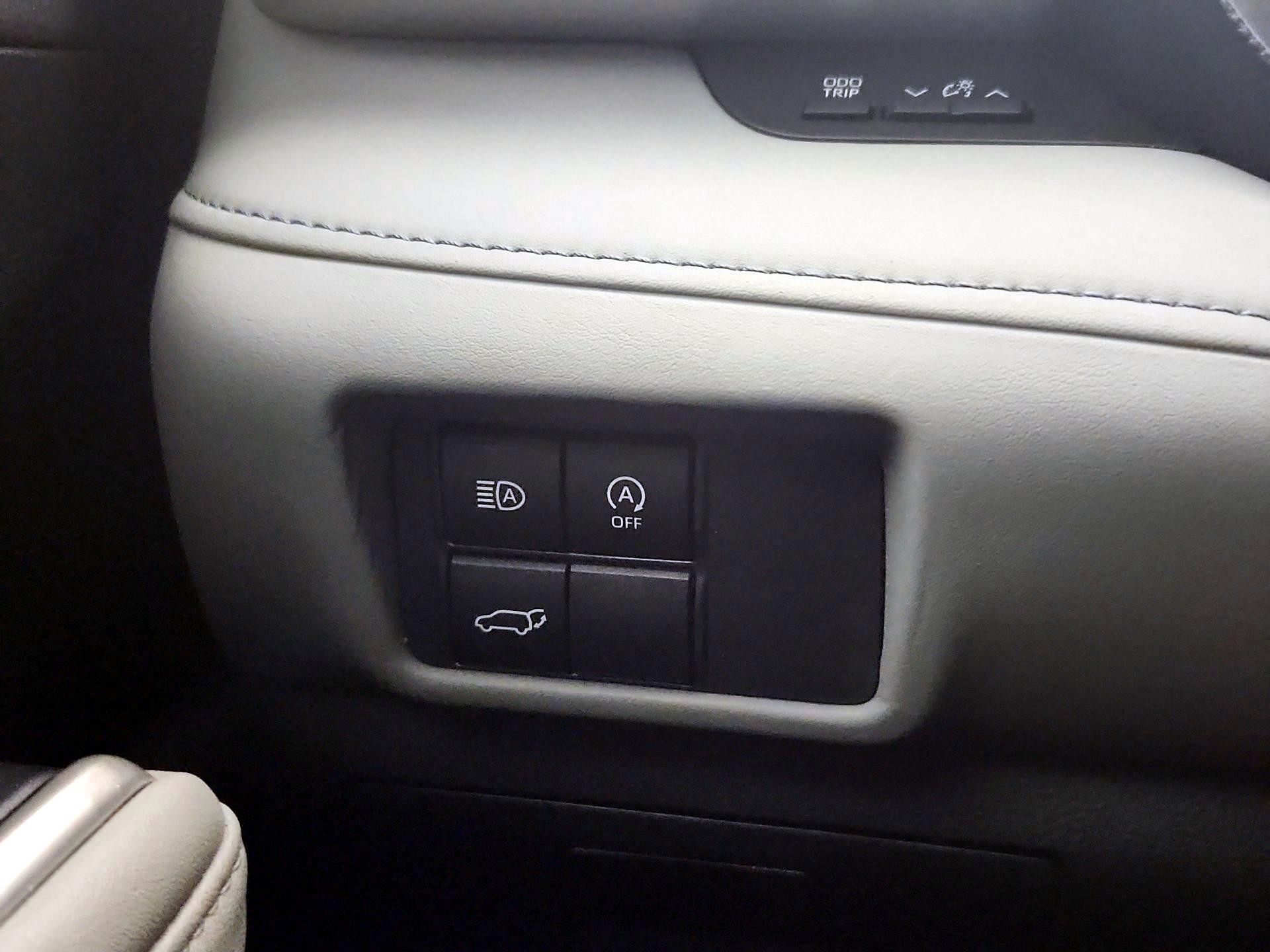 Thumbnail: 2023 Toyota Highlander - 13