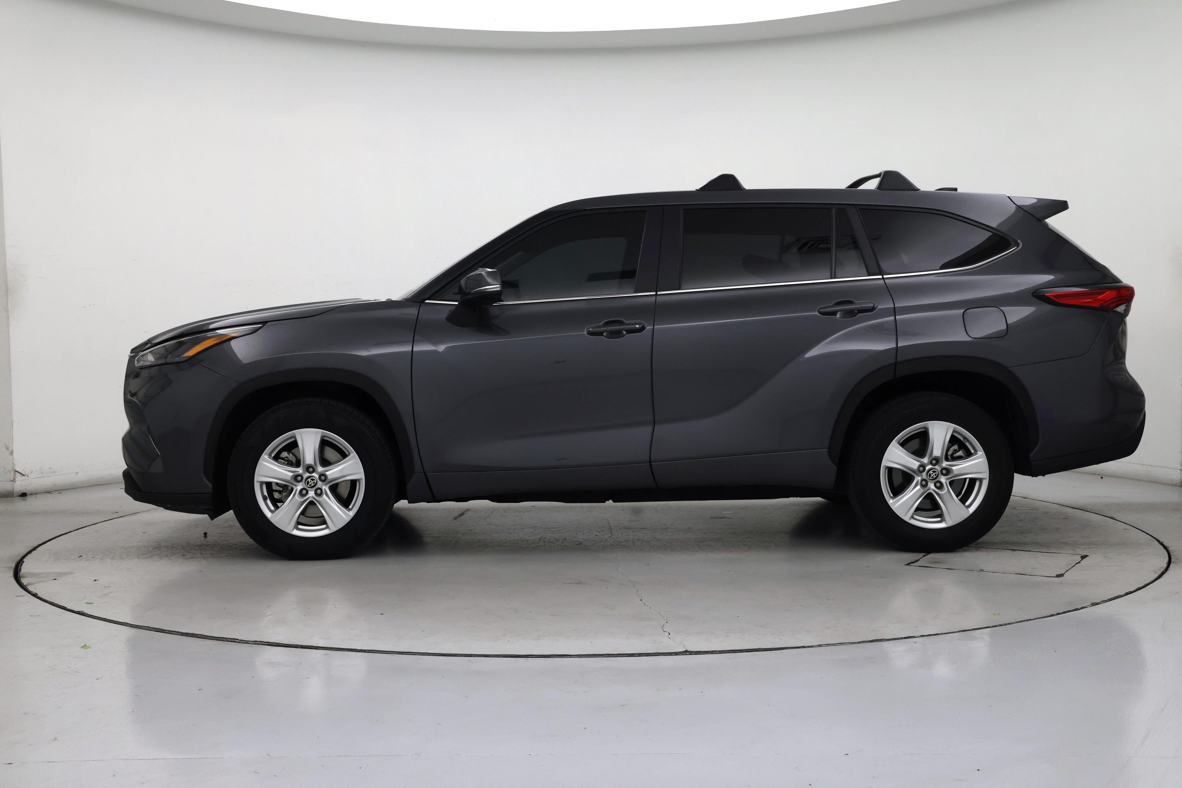 Thumbnail: 2023 Toyota Highlander - 3