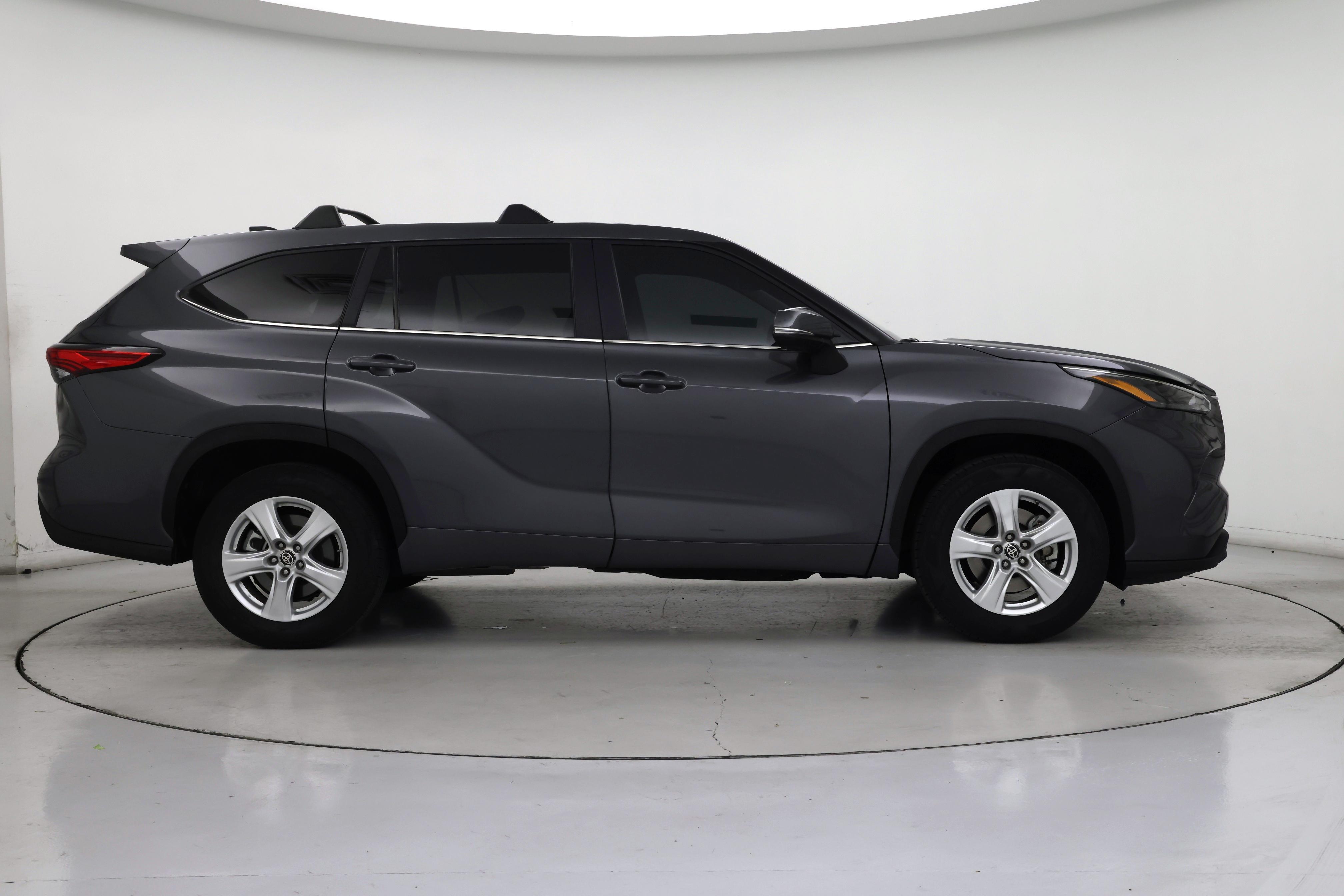 Thumbnail: 2023 Toyota Highlander - 7