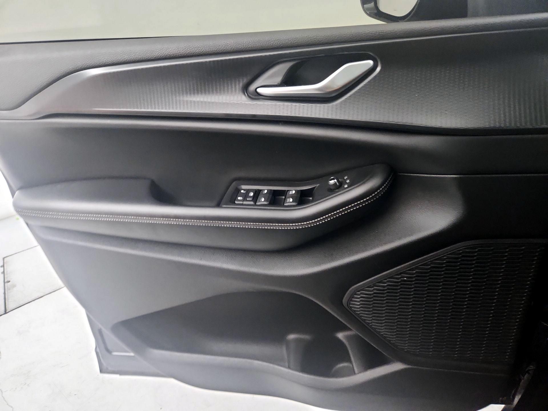 Thumbnail: 2024 Jeep Grand Cherokee - 12