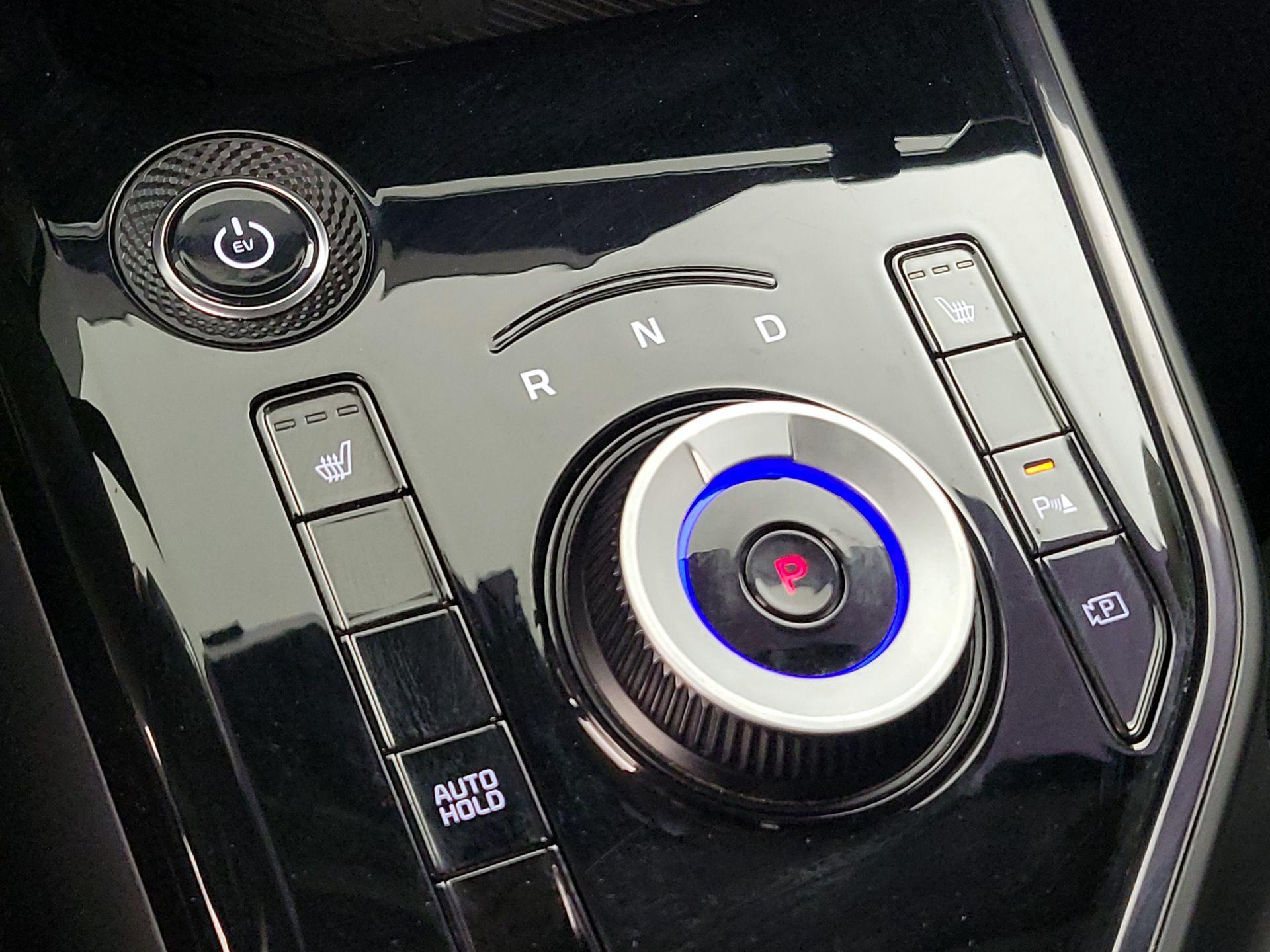 Thumbnail: 2024 Kia Niro - 15