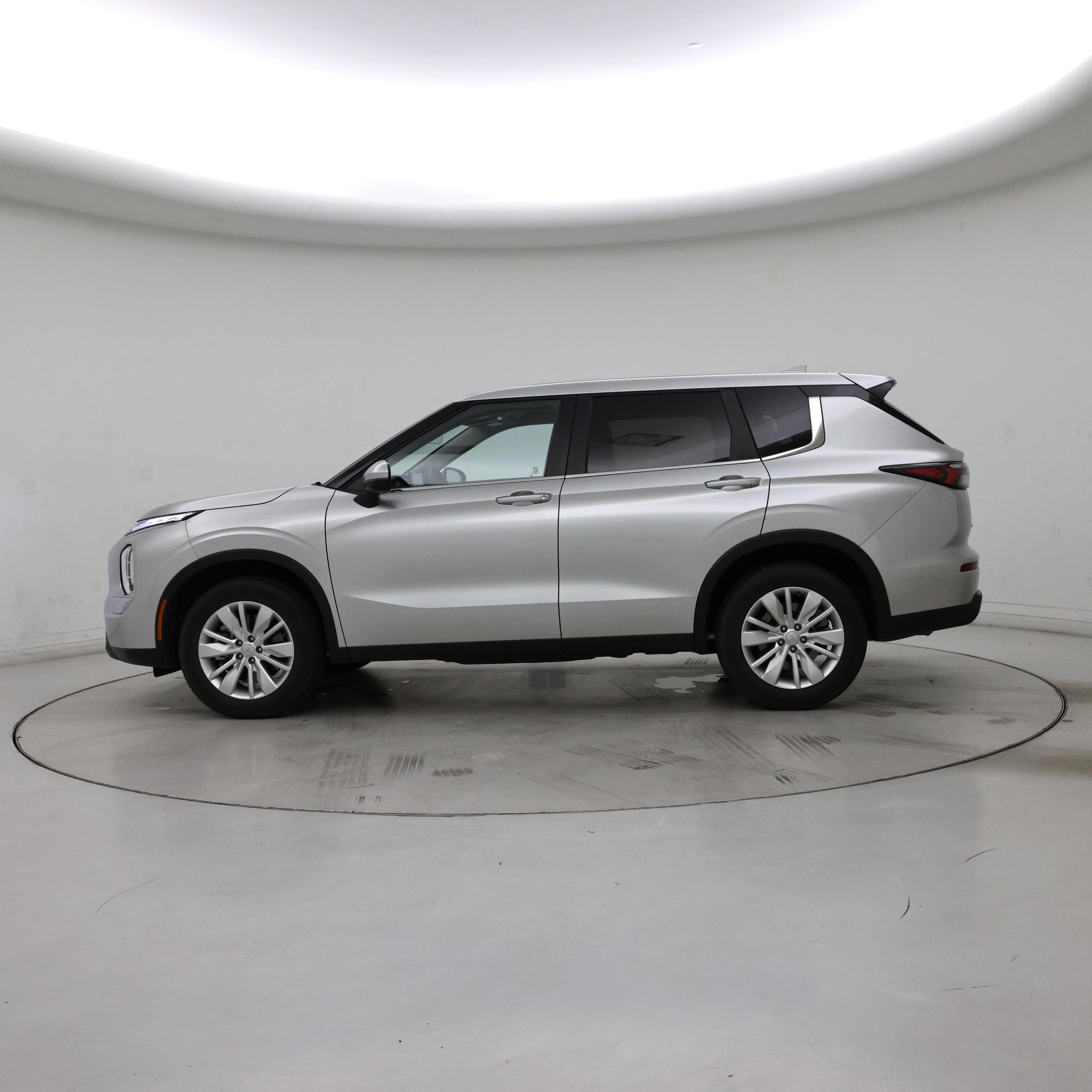 Thumbnail: 2025 Mitsubishi Outlander - 3