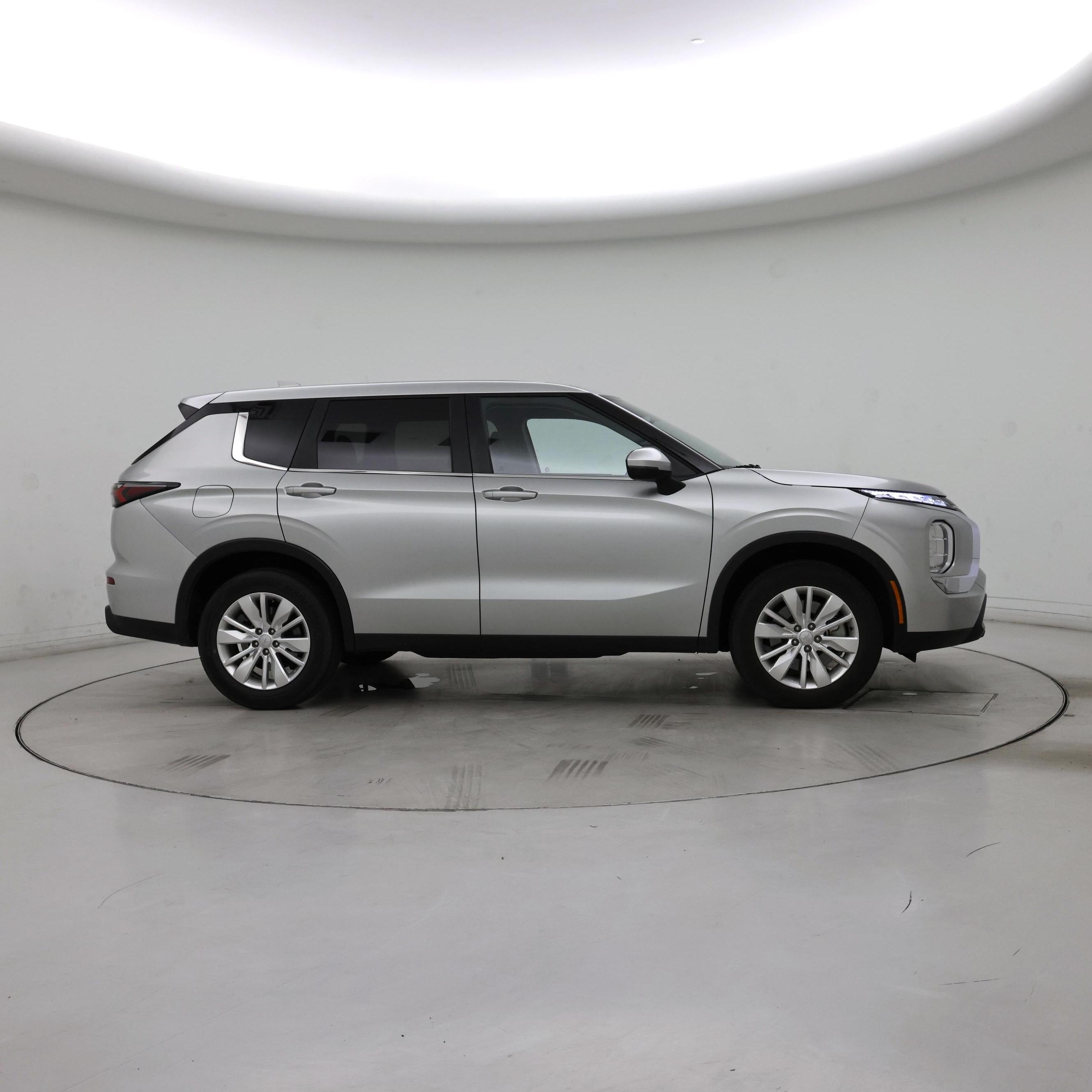 Thumbnail: 2025 Mitsubishi Outlander - 7