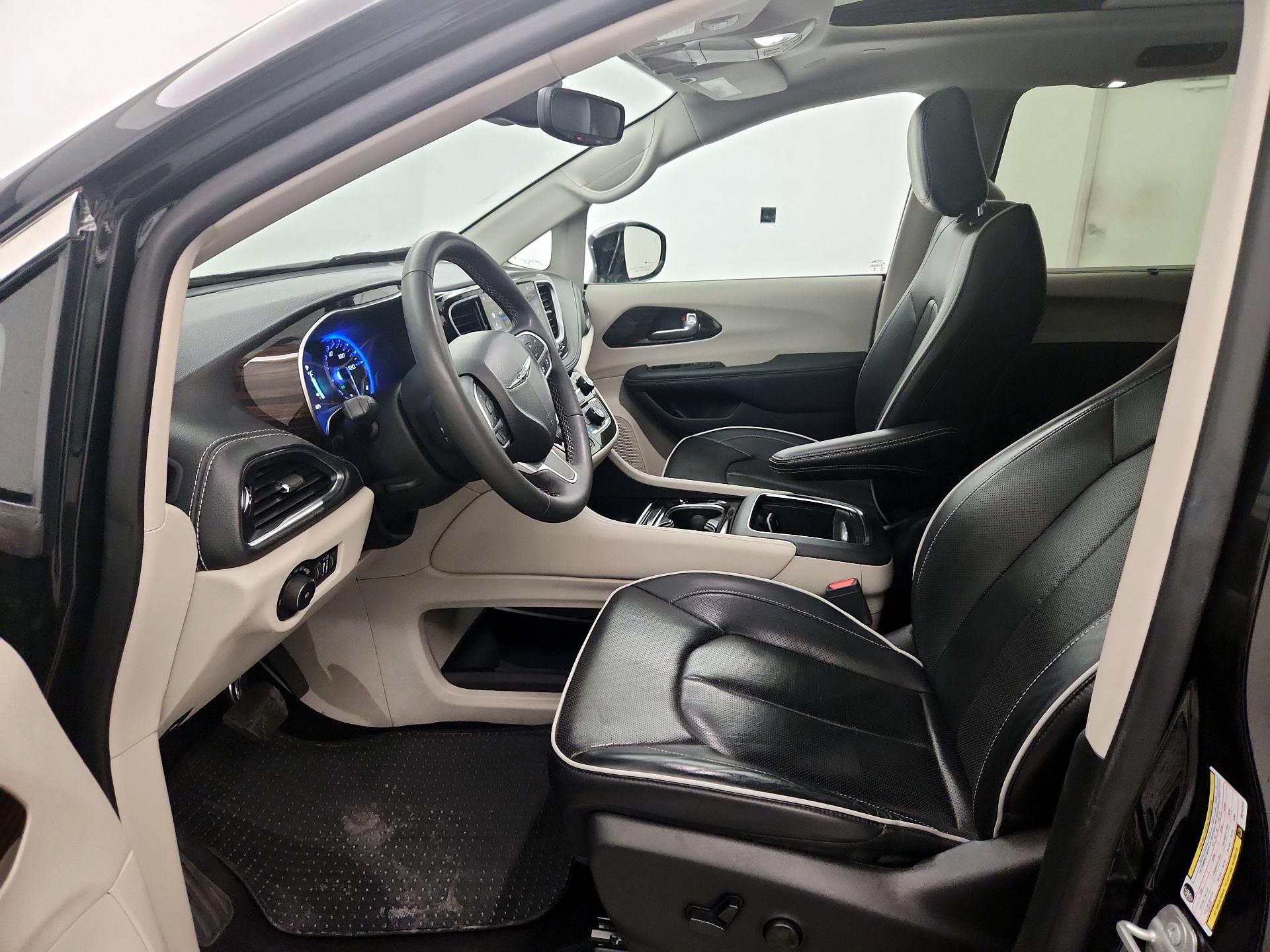 Thumbnail: 2024 Chrysler Pacifica - 11