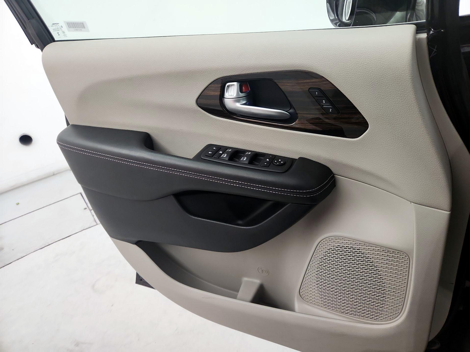 Thumbnail: 2024 Chrysler Pacifica - 12