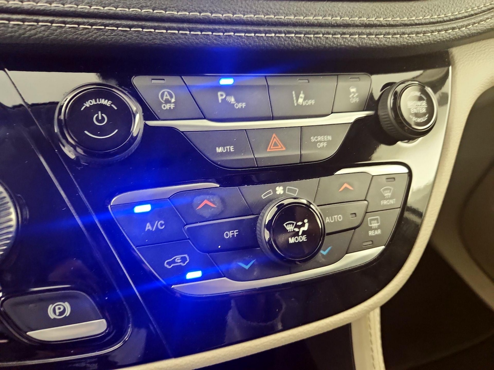 2024 Chrysler Pacifica Limited - Photo 17
