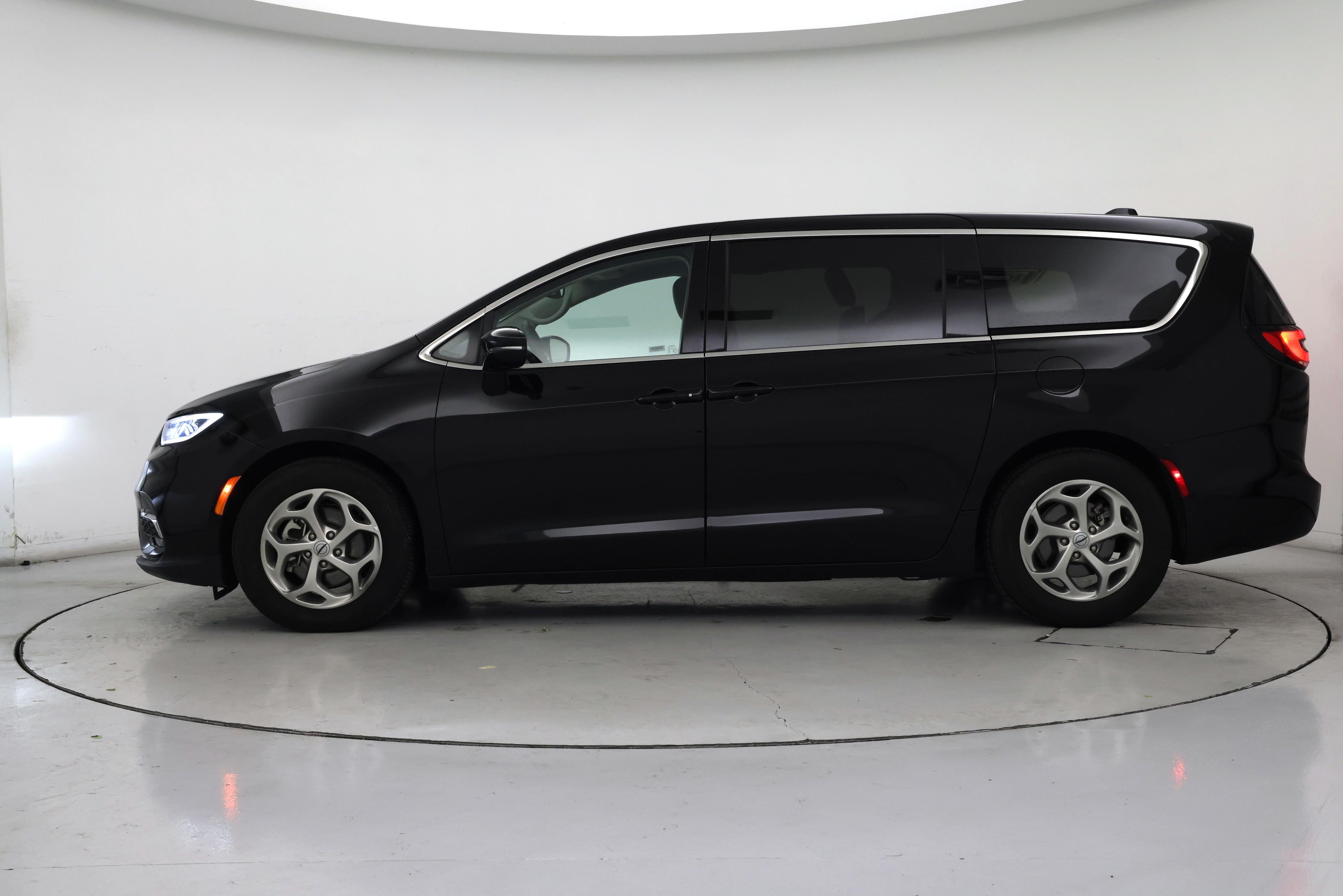 Thumbnail: 2024 Chrysler Pacifica - 3