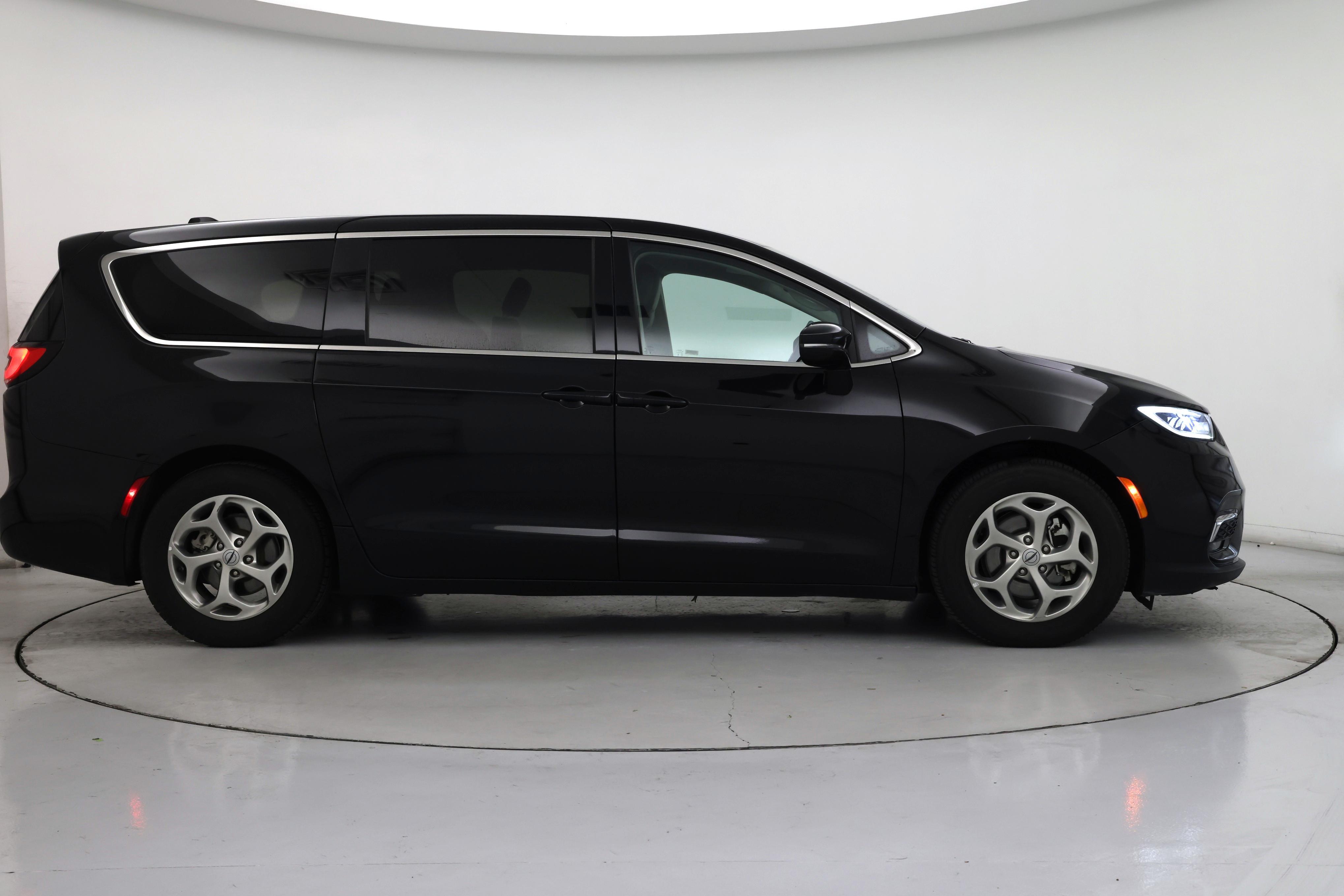 Thumbnail: 2024 Chrysler Pacifica - 7
