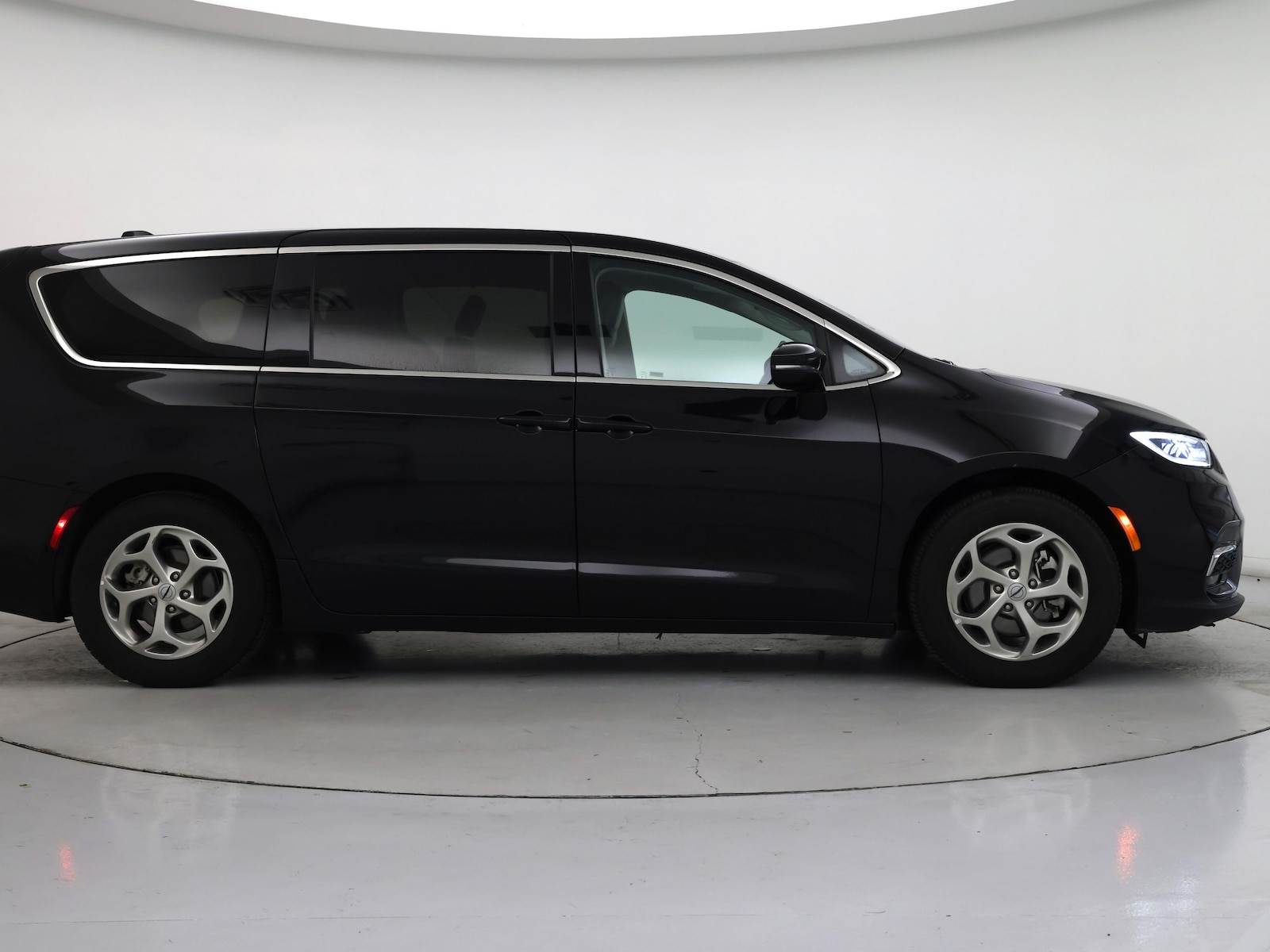 2024 Chrysler Pacifica Limited - Photo 8