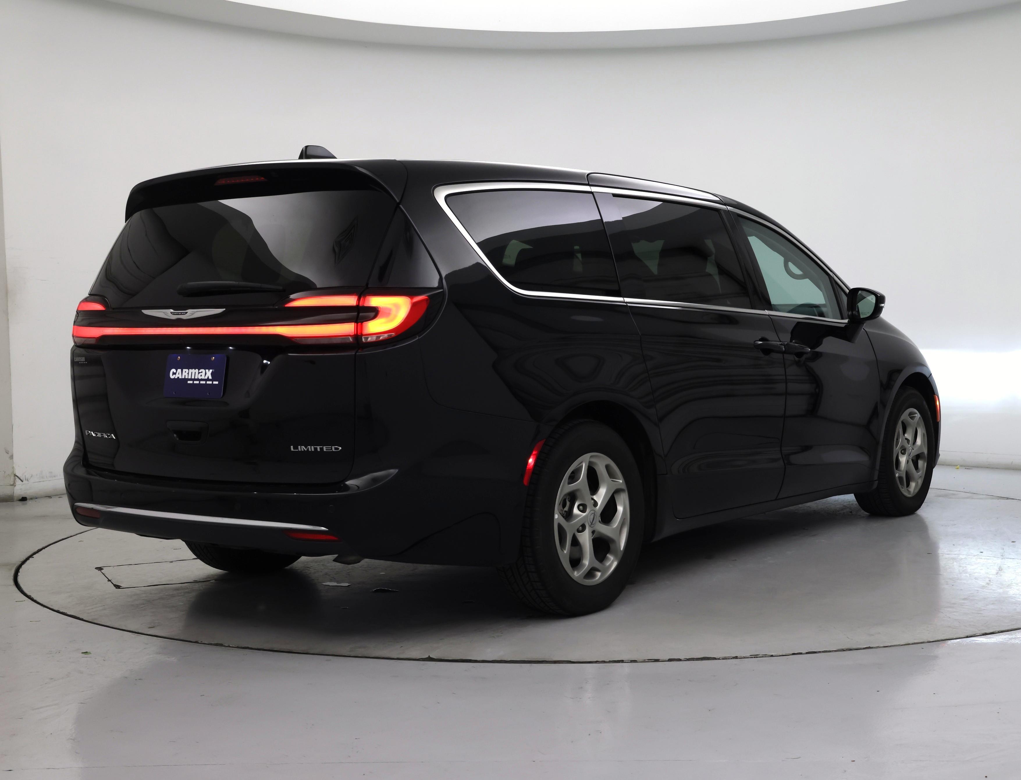 Thumbnail: 2024 Chrysler Pacifica - 8