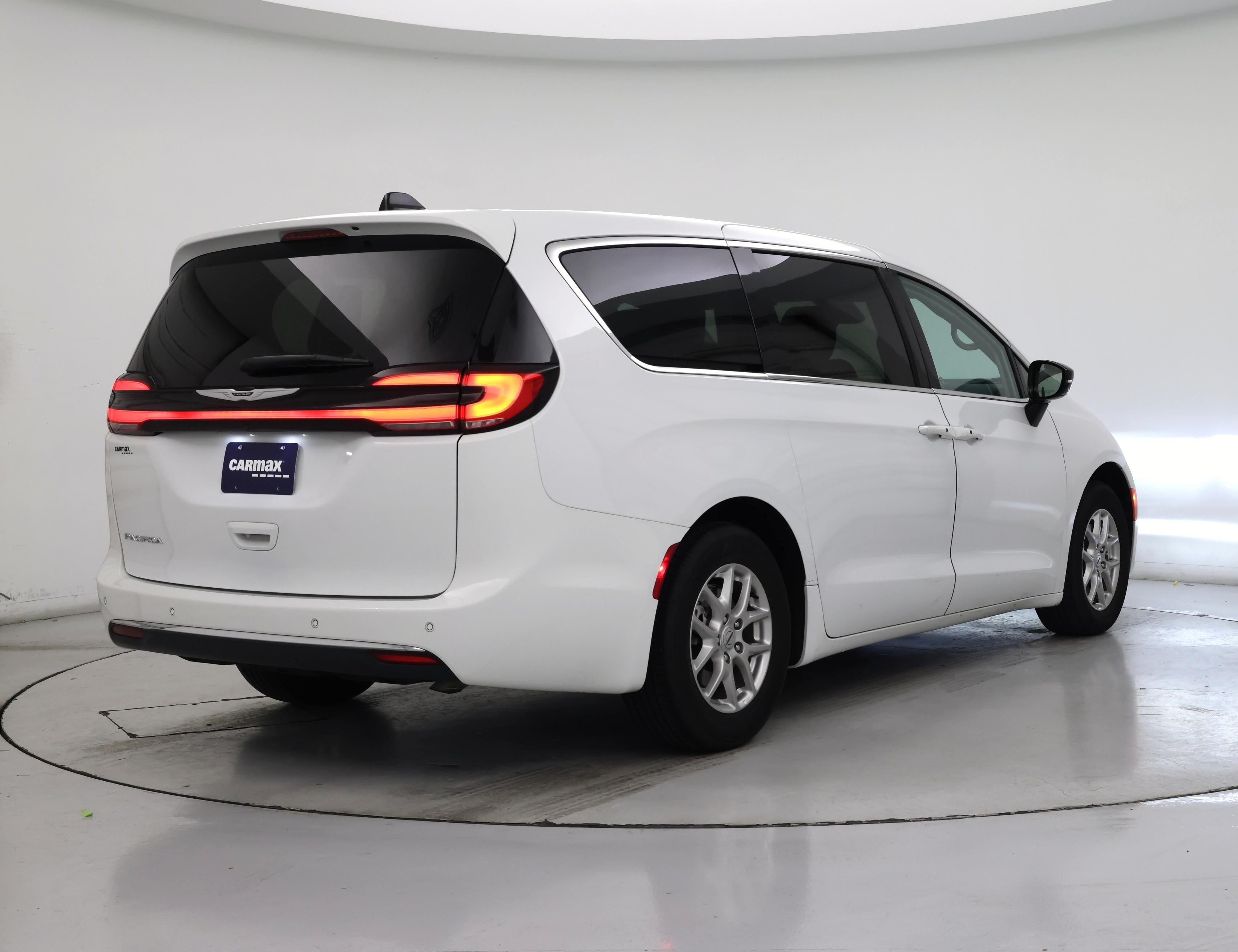 Thumbnail: 2024 Chrysler Pacifica - 8