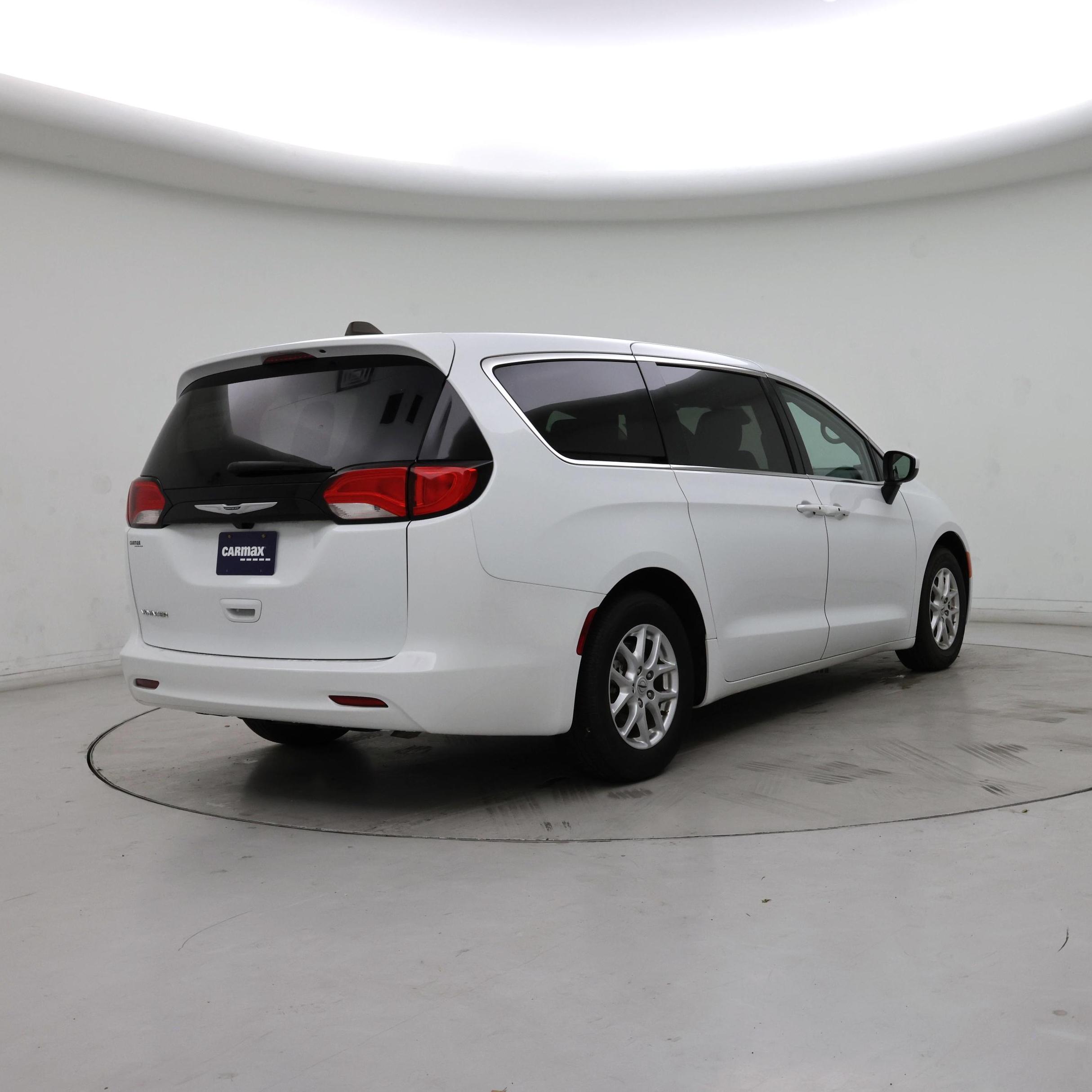 Thumbnail: 2023 Chrysler Voyager - 8
