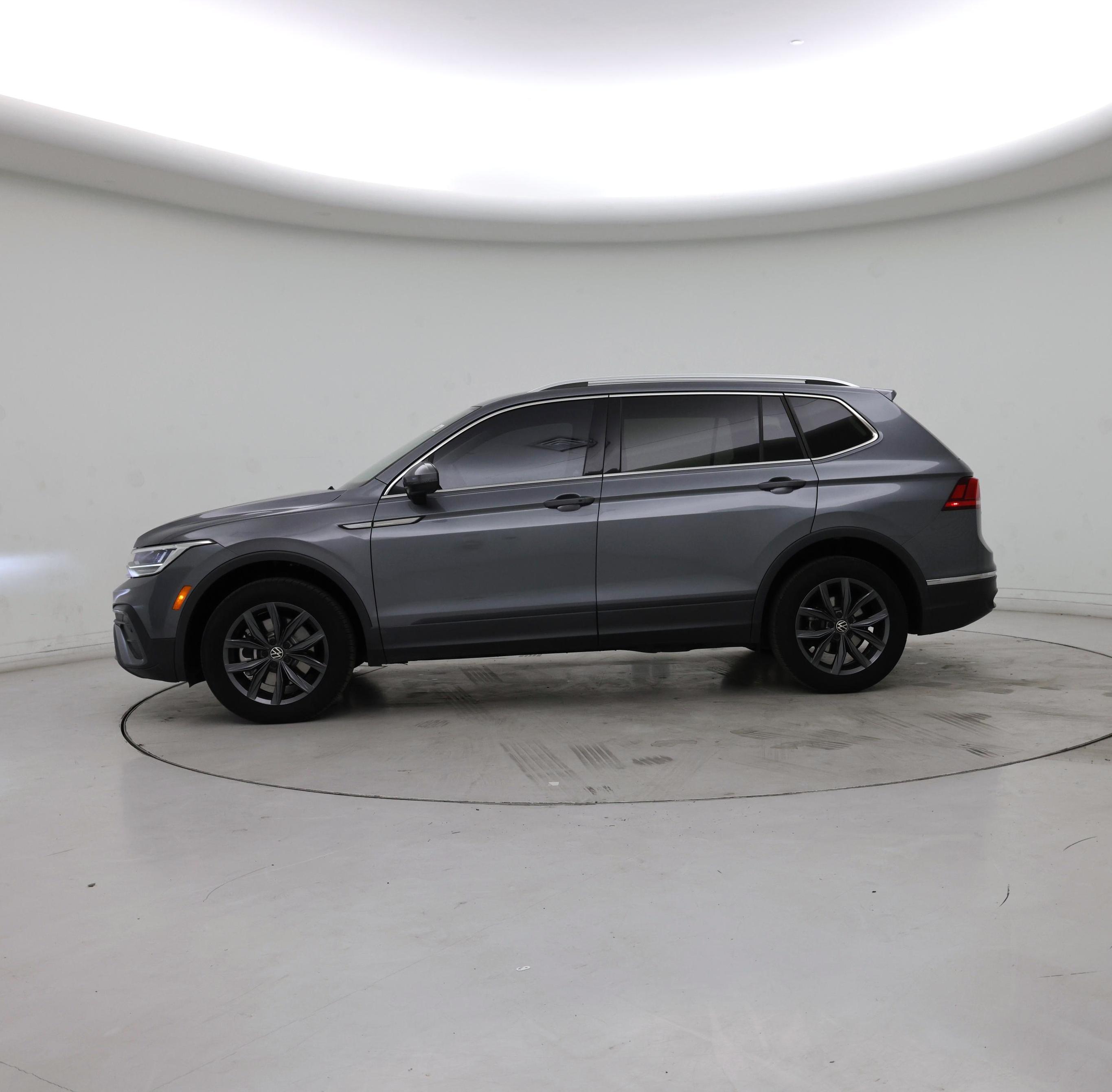 Thumbnail: 2023 Volkswagen Tiguan - 3