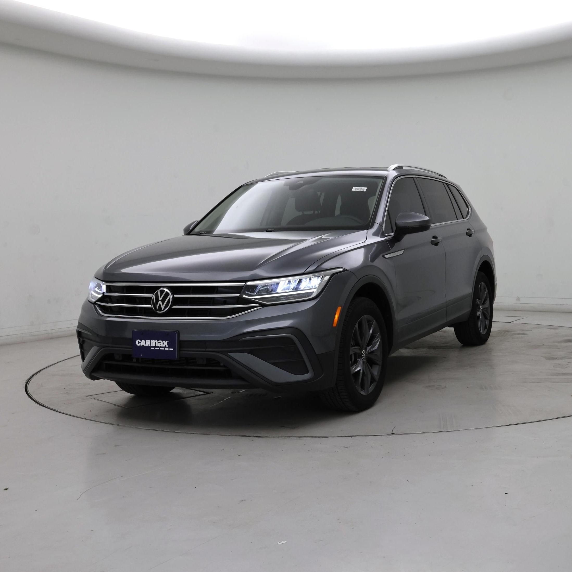 Thumbnail: 2023 Volkswagen Tiguan - 4