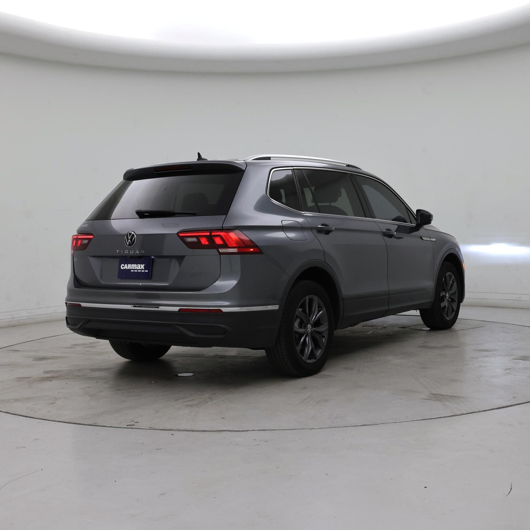 Thumbnail: 2023 Volkswagen Tiguan - 8