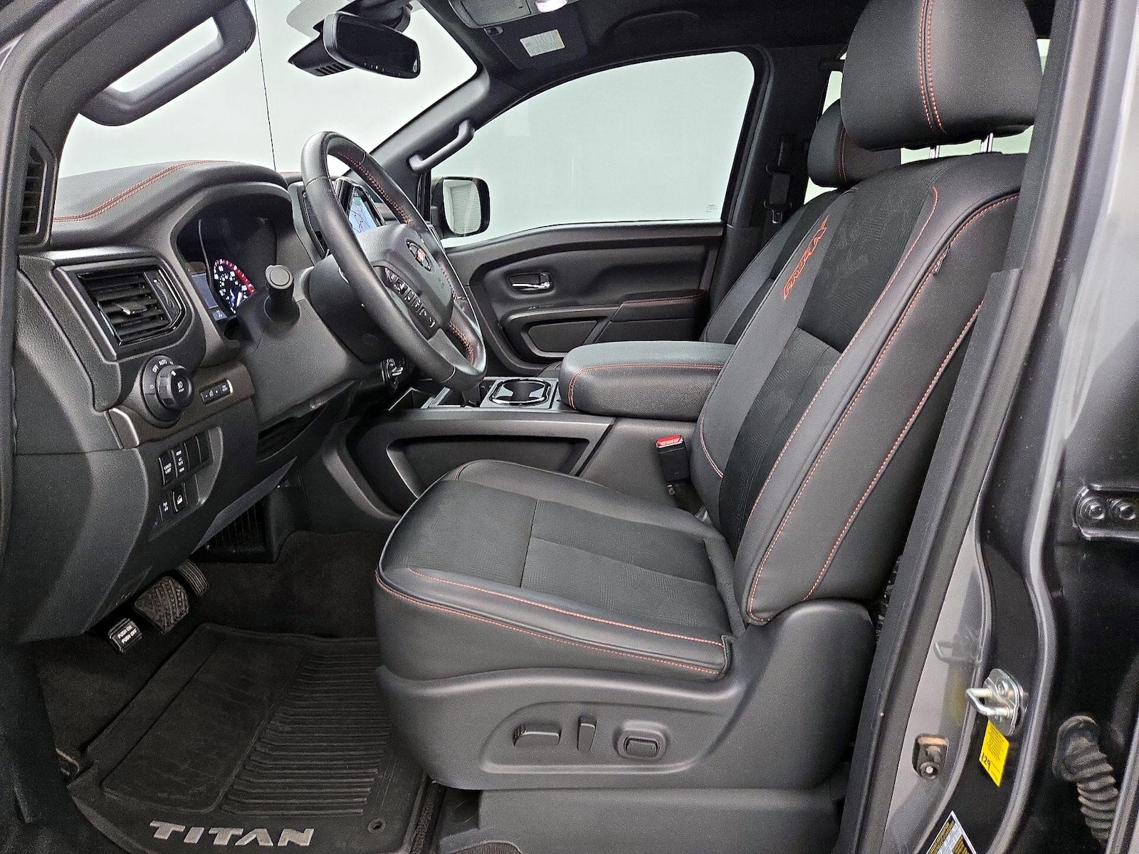 2021 Nissan Titan PRO-4X - Photo 12