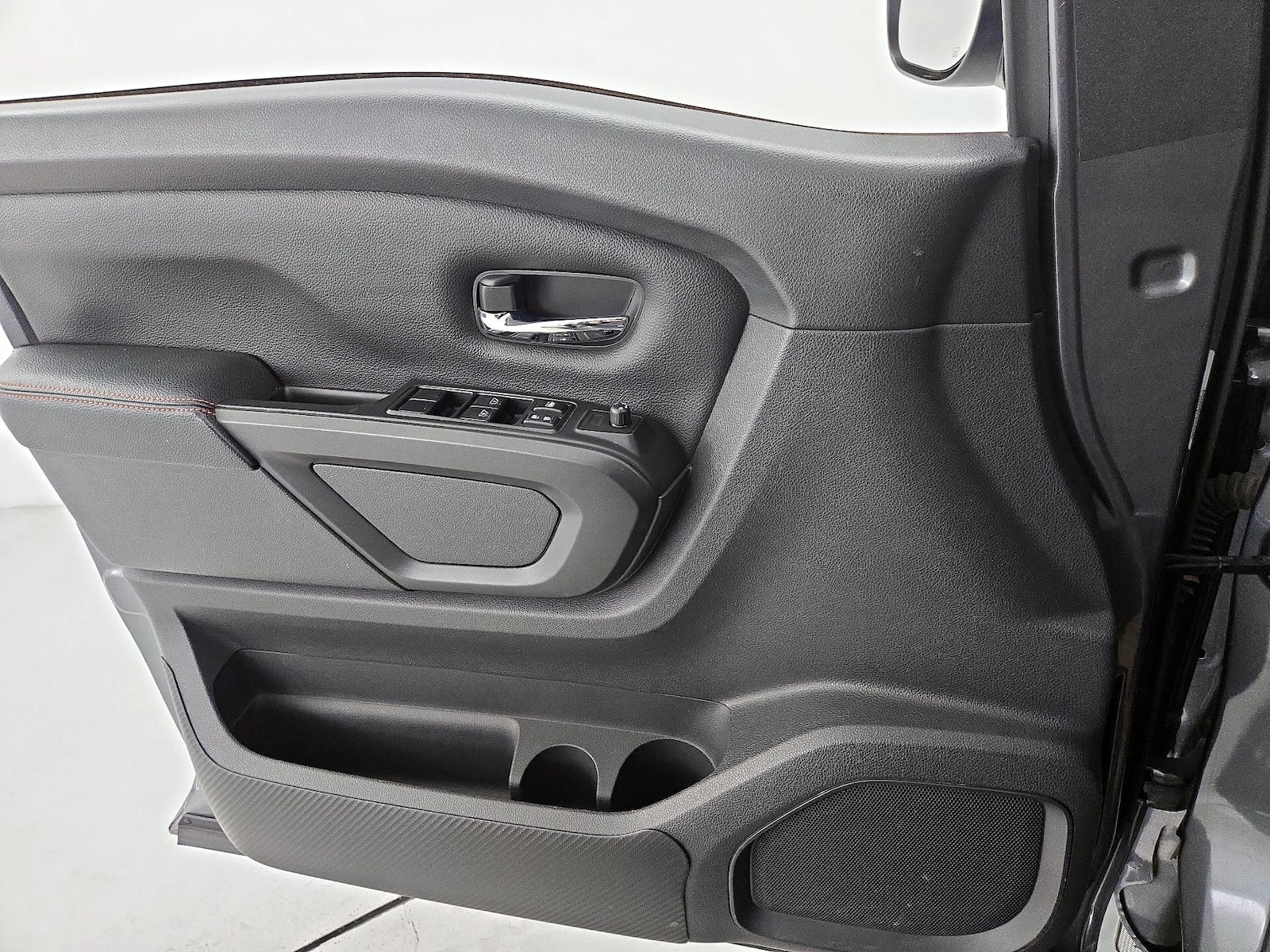 2021 Nissan Titan PRO-4X - Photo 13