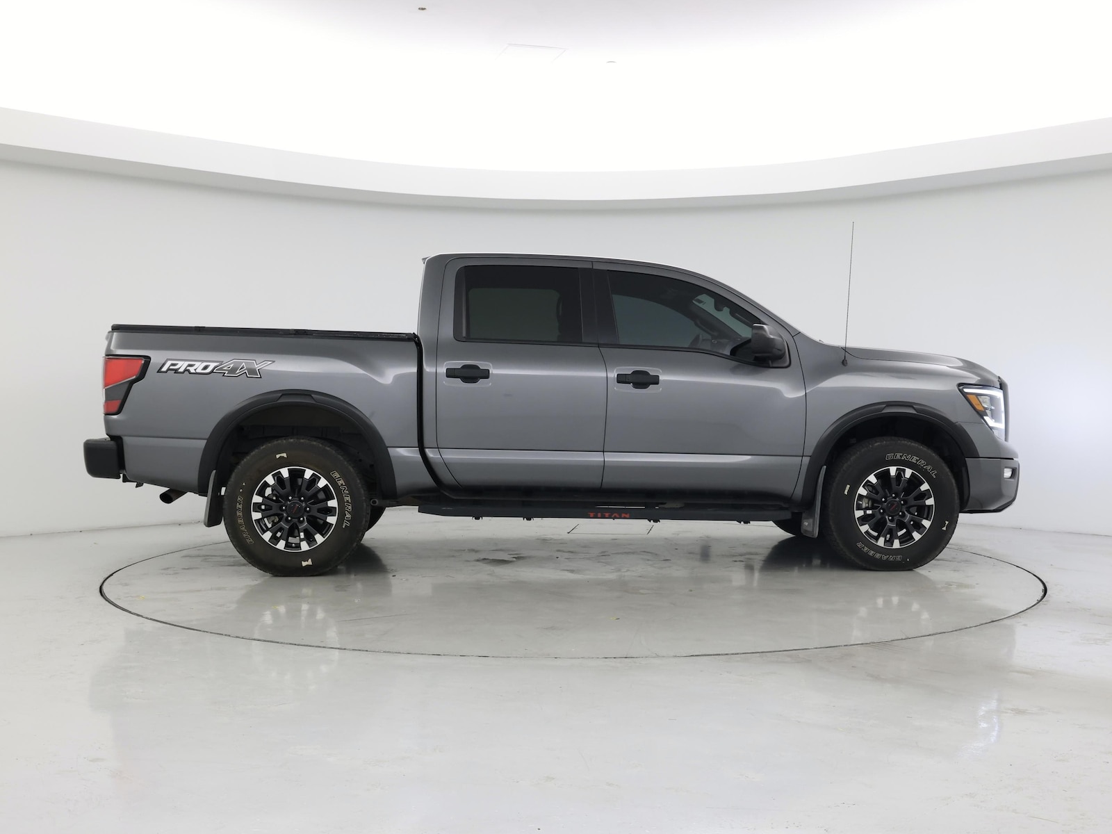 2021 Nissan Titan PRO-4X - Photo 8