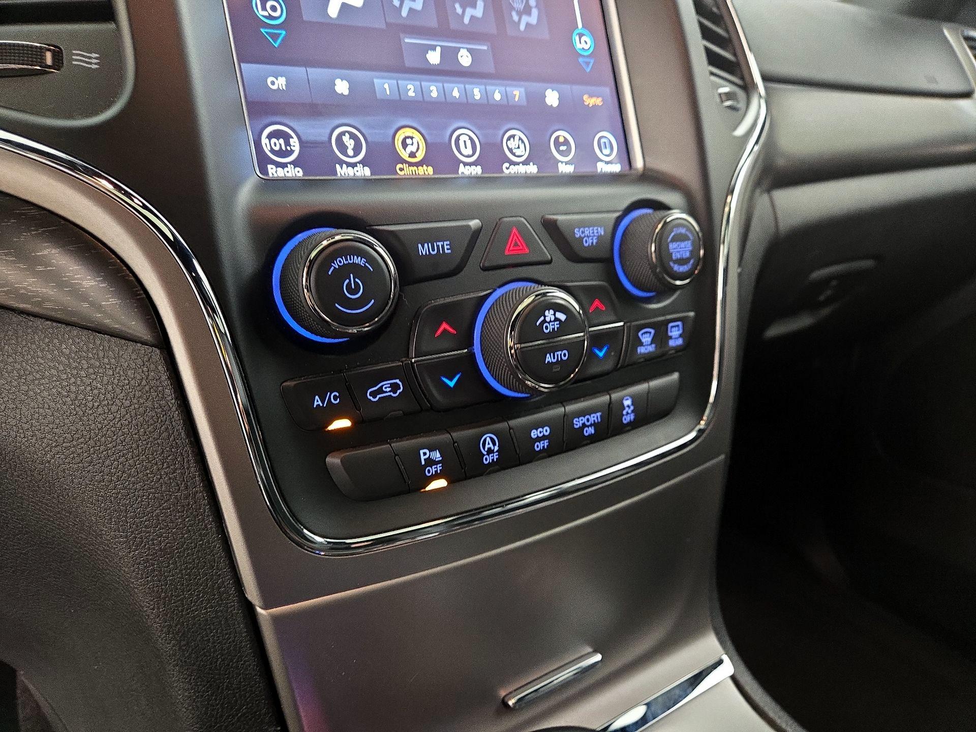 Thumbnail: 2018 Jeep Grand Cherokee - 17
