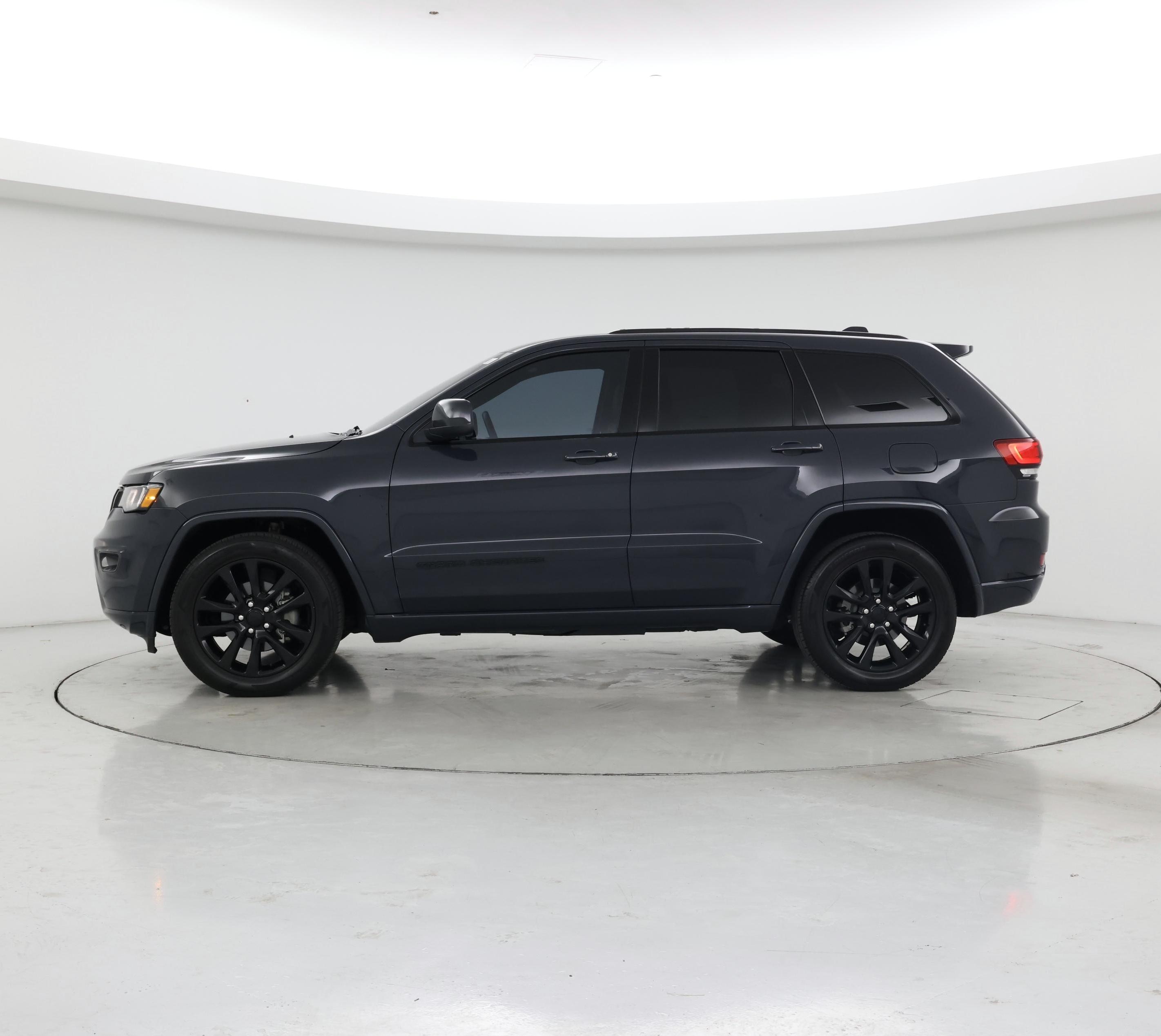 Thumbnail: 2018 Jeep Grand Cherokee - 3