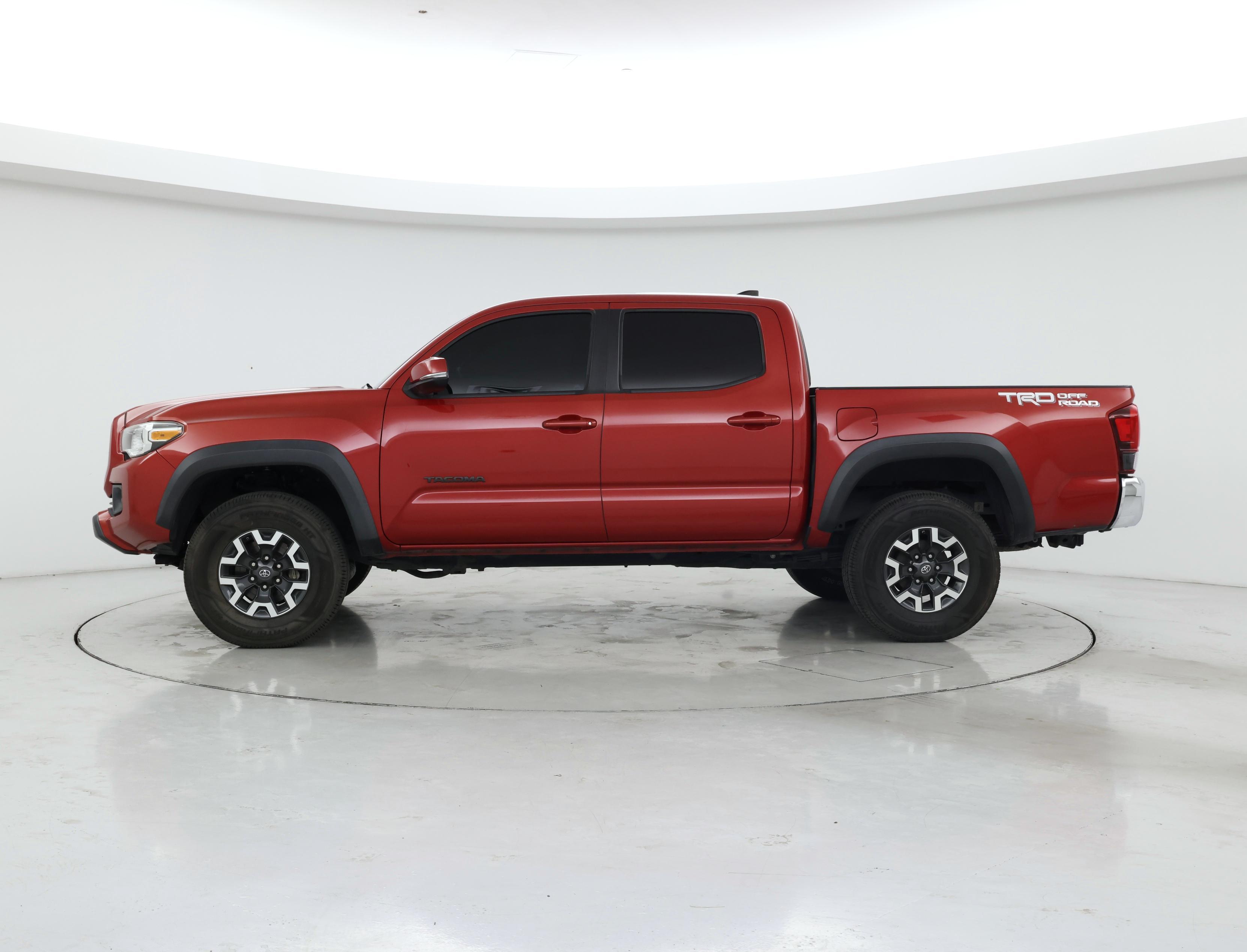 Thumbnail: 2019 Toyota Tacoma - 3
