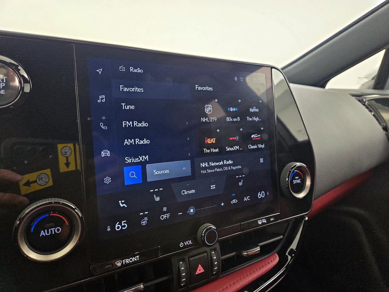 2025 Lexus NX 350 - Photo 16