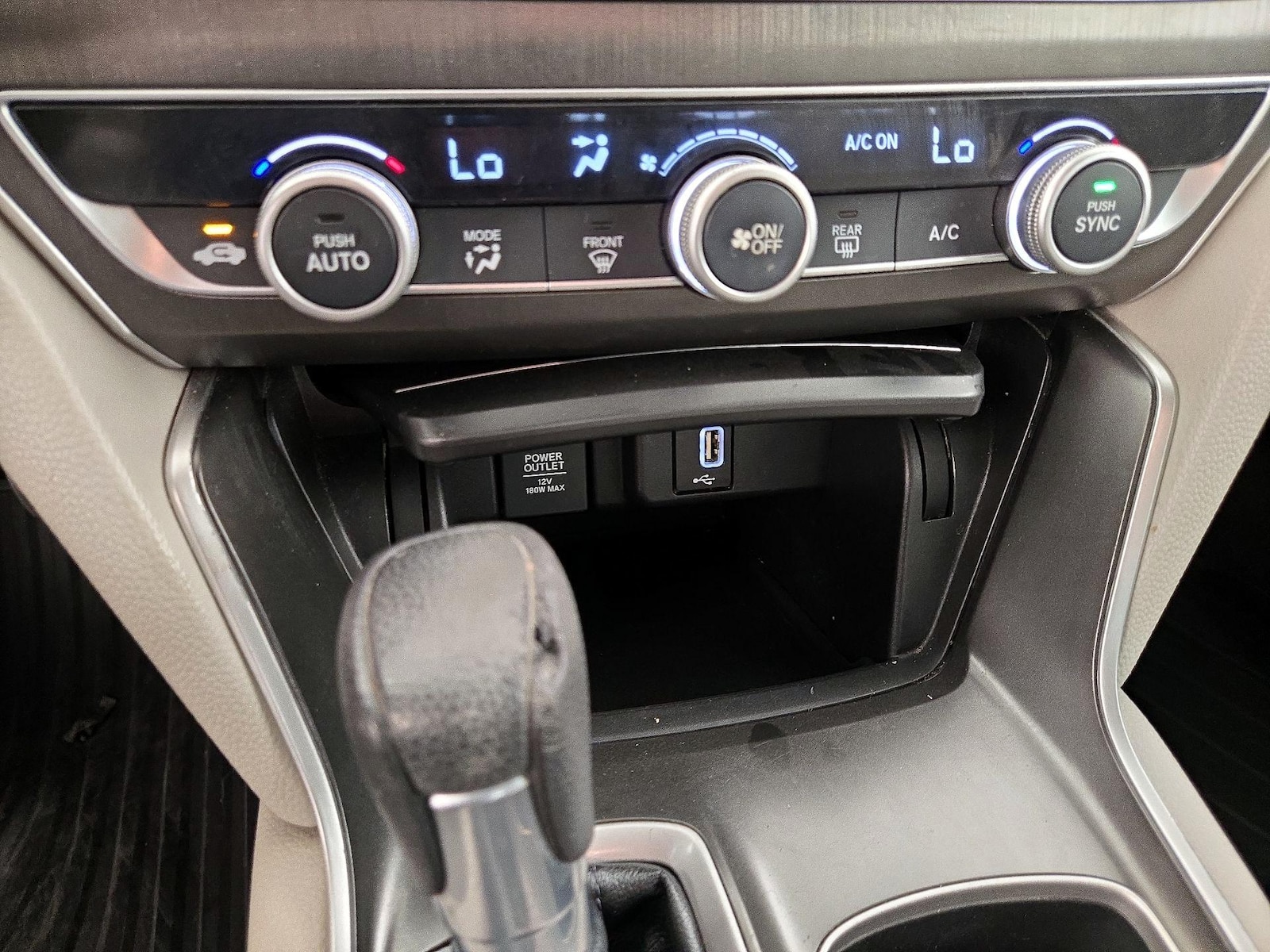 2018 Honda Accord LX - Photo 17