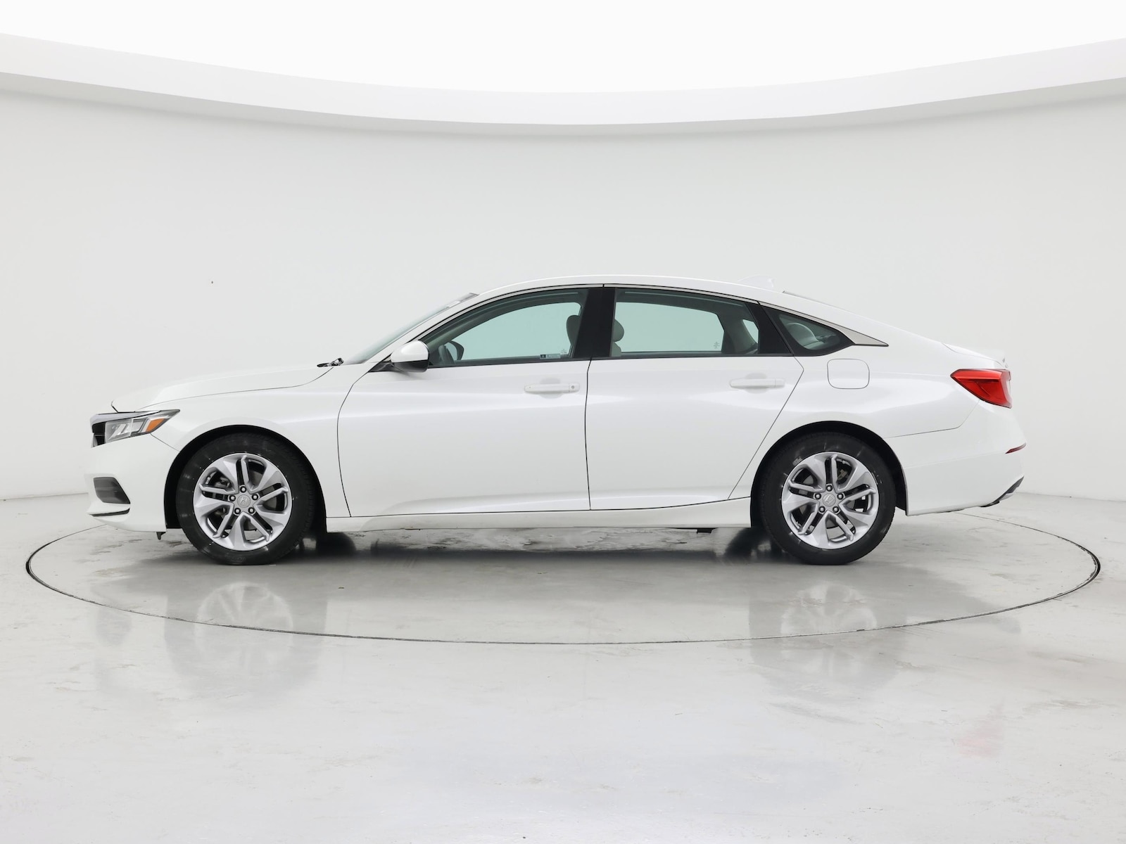 2018 Honda Accord LX - Photo 4