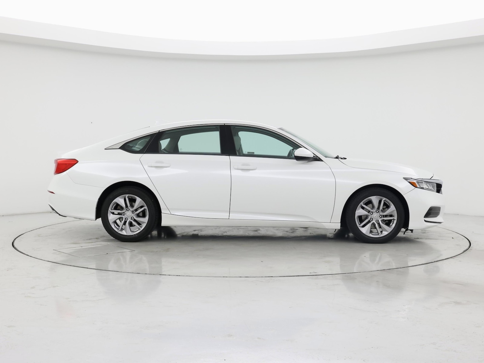 2018 Honda Accord LX - Photo 8