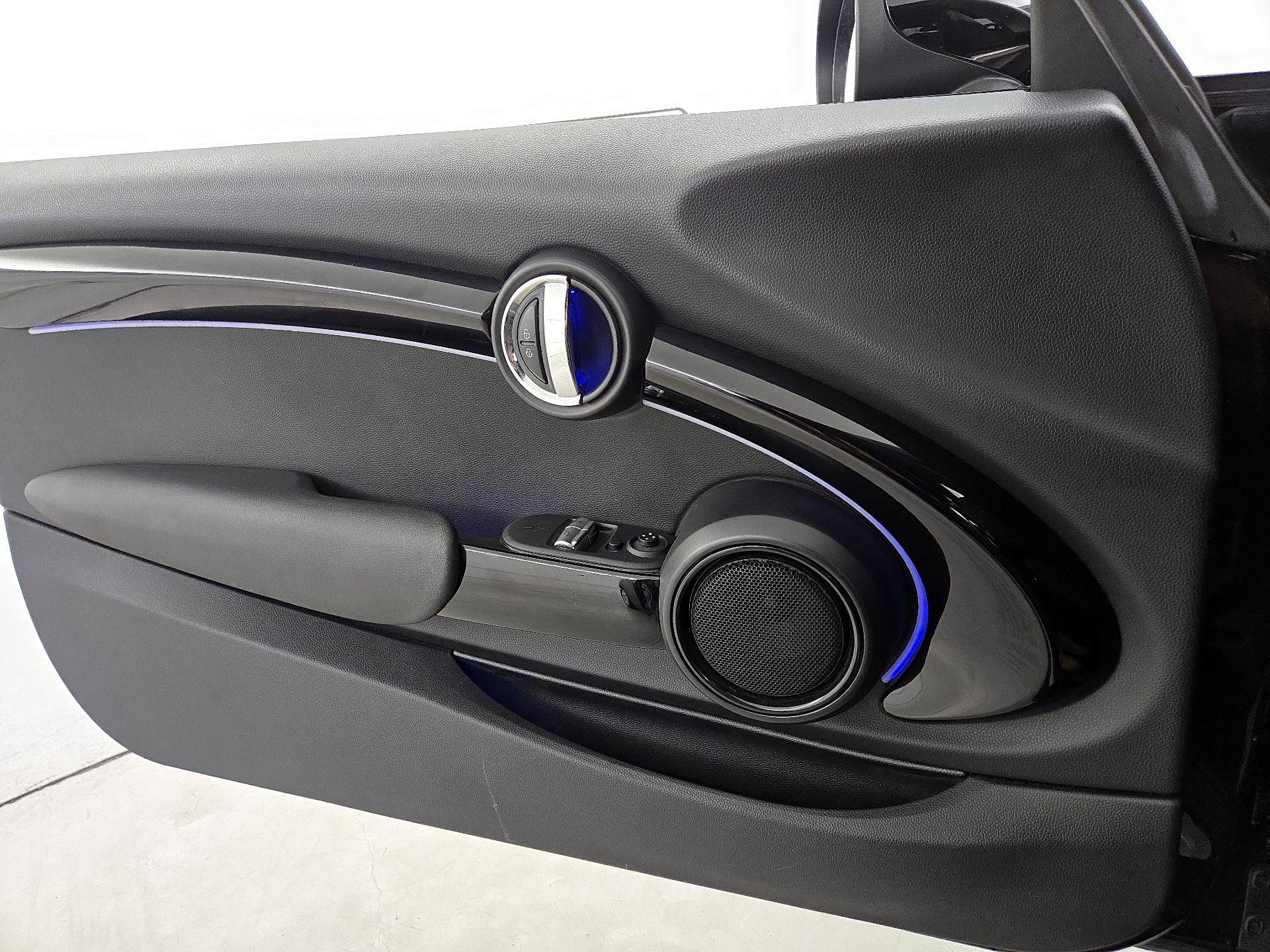 Thumbnail: 2016 MINI Cooper Hardtop - 12