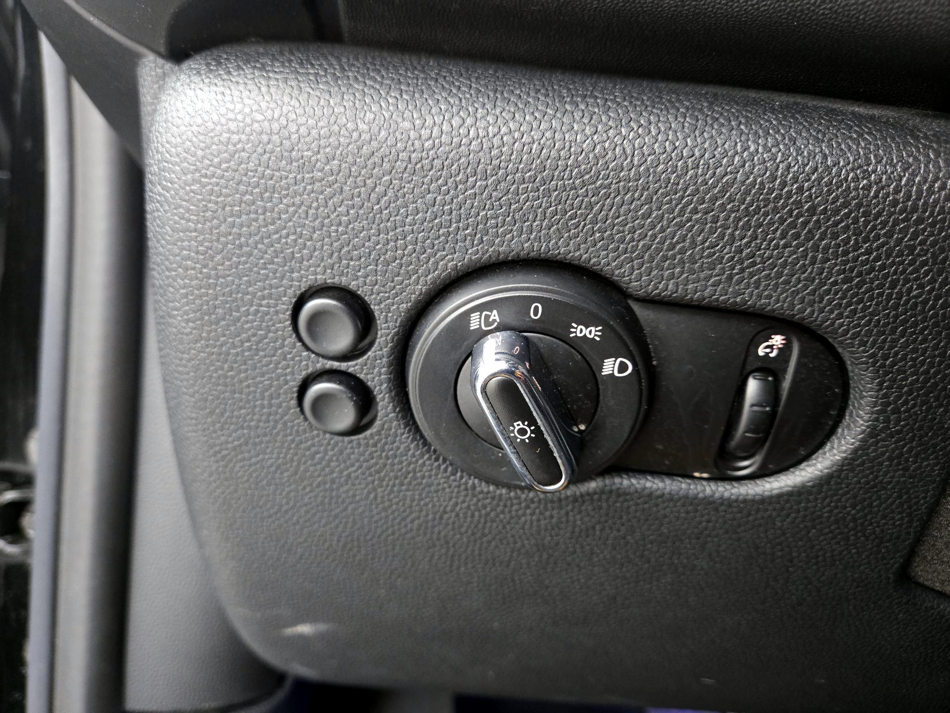 Thumbnail: 2016 MINI Cooper Hardtop - 13