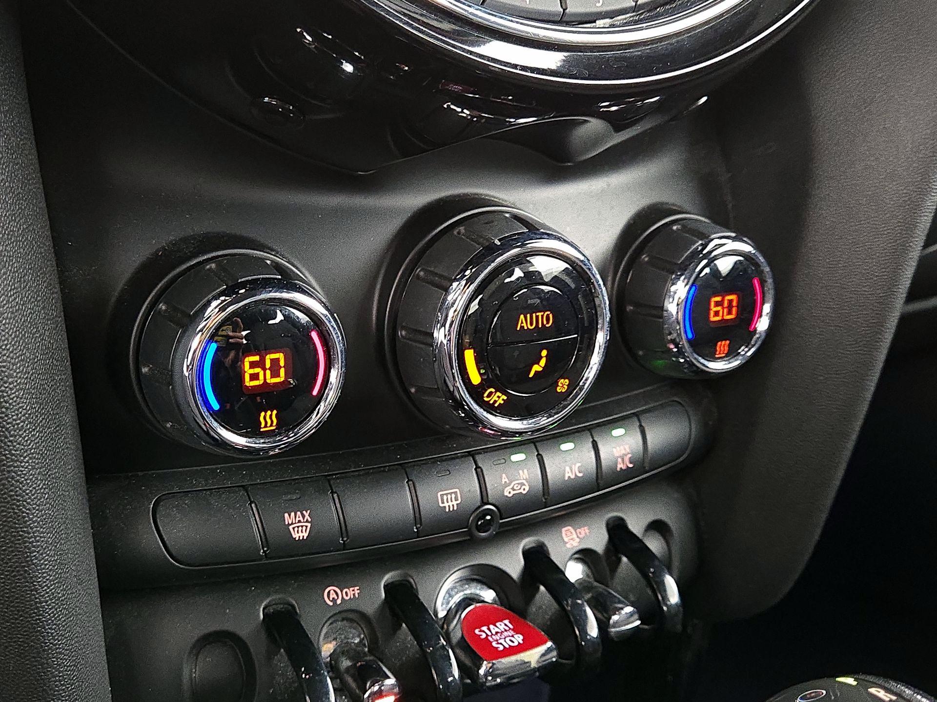 Thumbnail: 2016 MINI Cooper Hardtop - 15