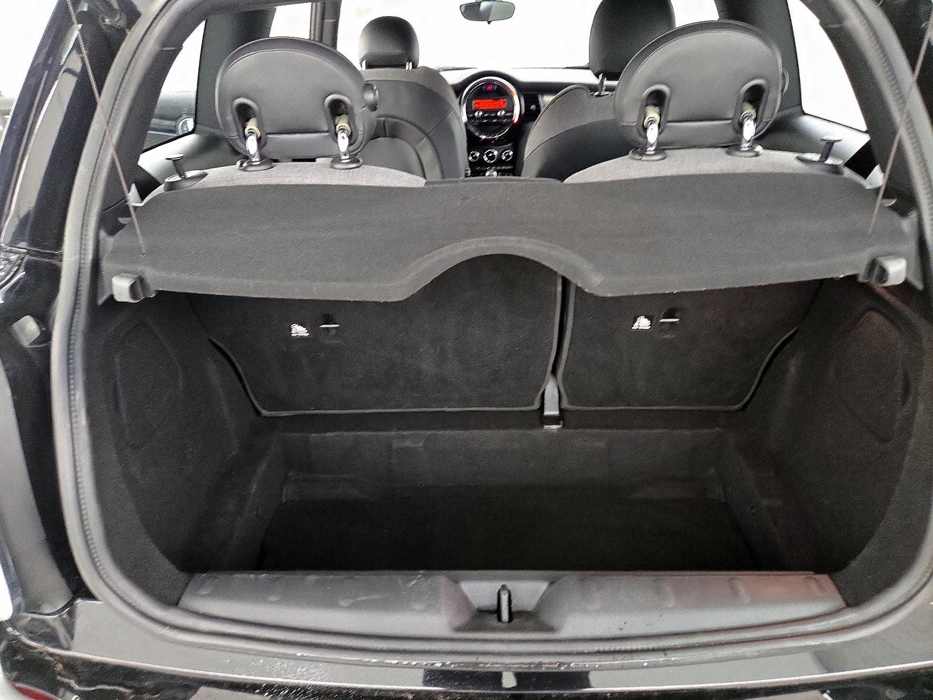 Thumbnail: 2016 MINI Cooper Hardtop - 19