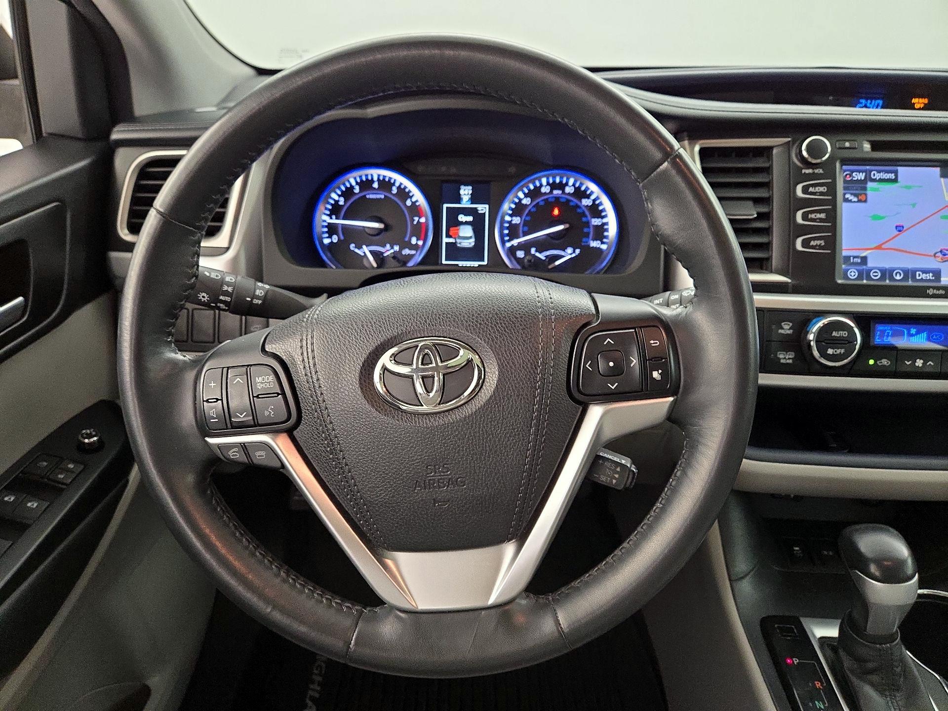 Thumbnail: 2015 Toyota Highlander - 10