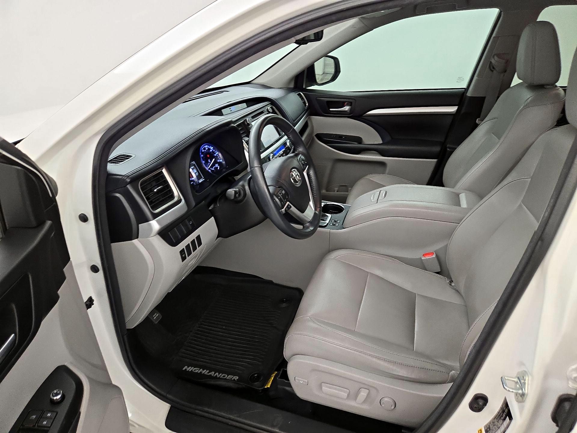 Thumbnail: 2015 Toyota Highlander - 11