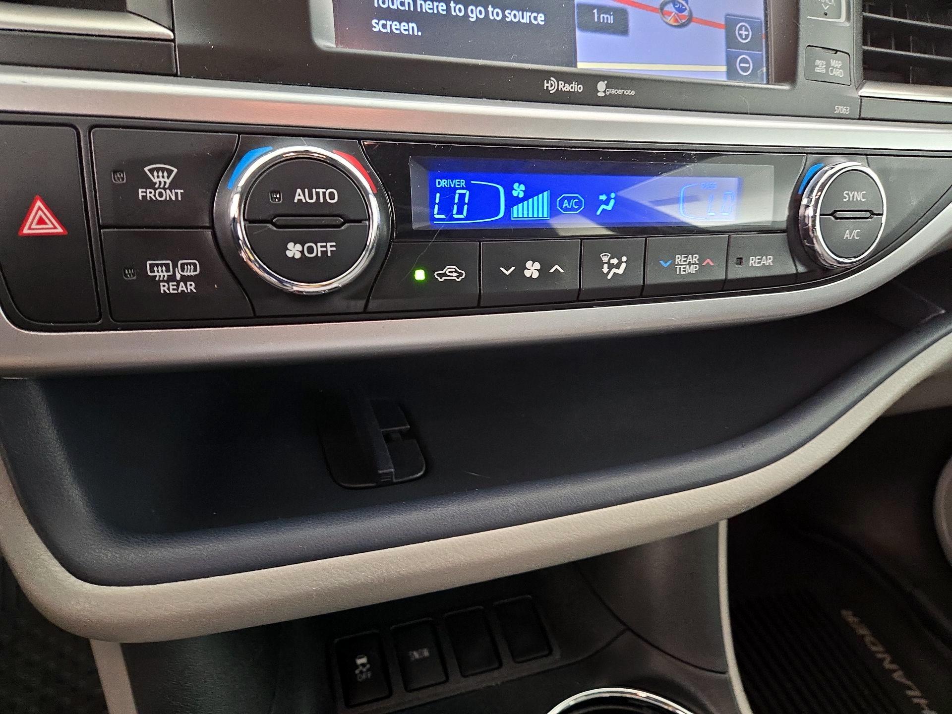 Thumbnail: 2015 Toyota Highlander - 17