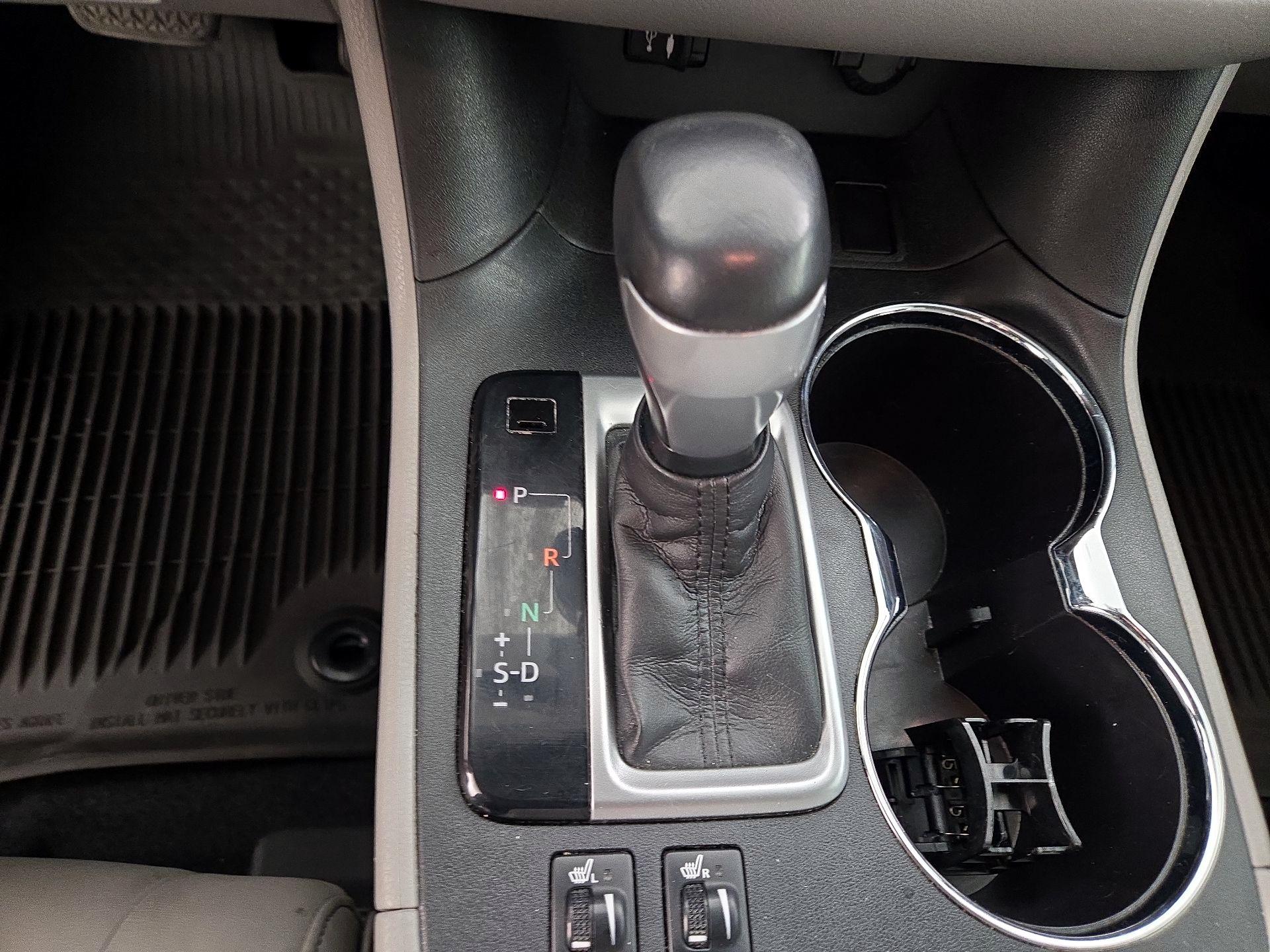 Thumbnail: 2015 Toyota Highlander - 18