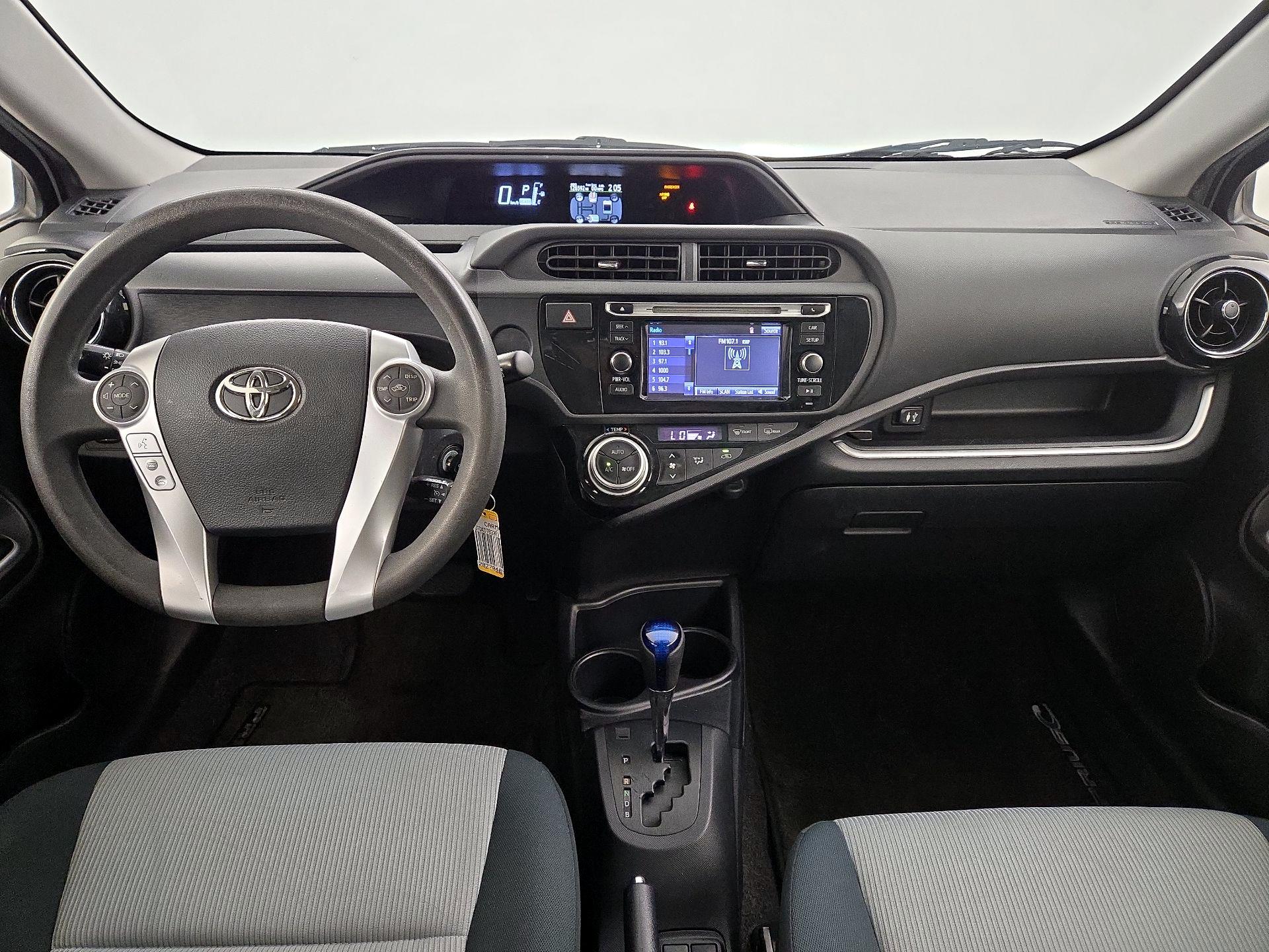 Thumbnail: 2015 Toyota Prius c - 9