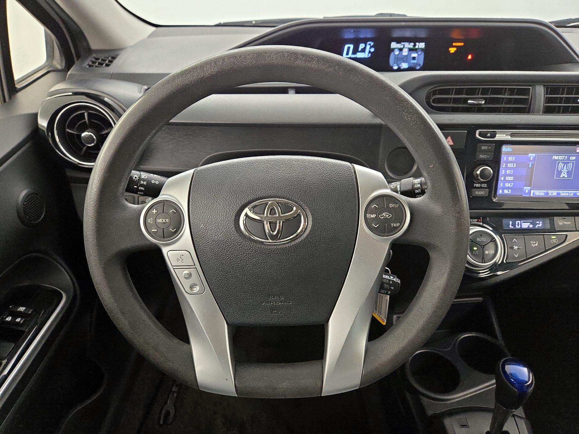 Thumbnail: 2015 Toyota Prius c - 10