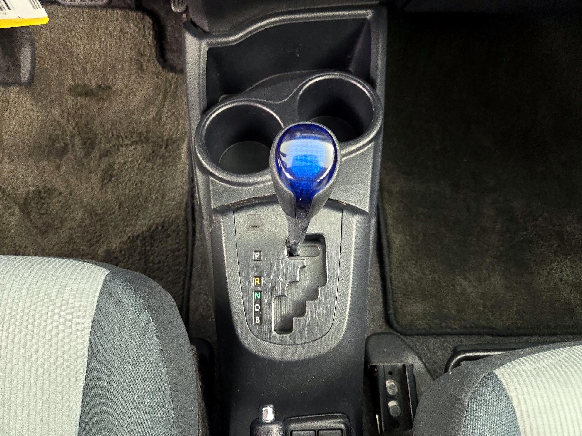 Thumbnail: 2015 Toyota Prius c - 16