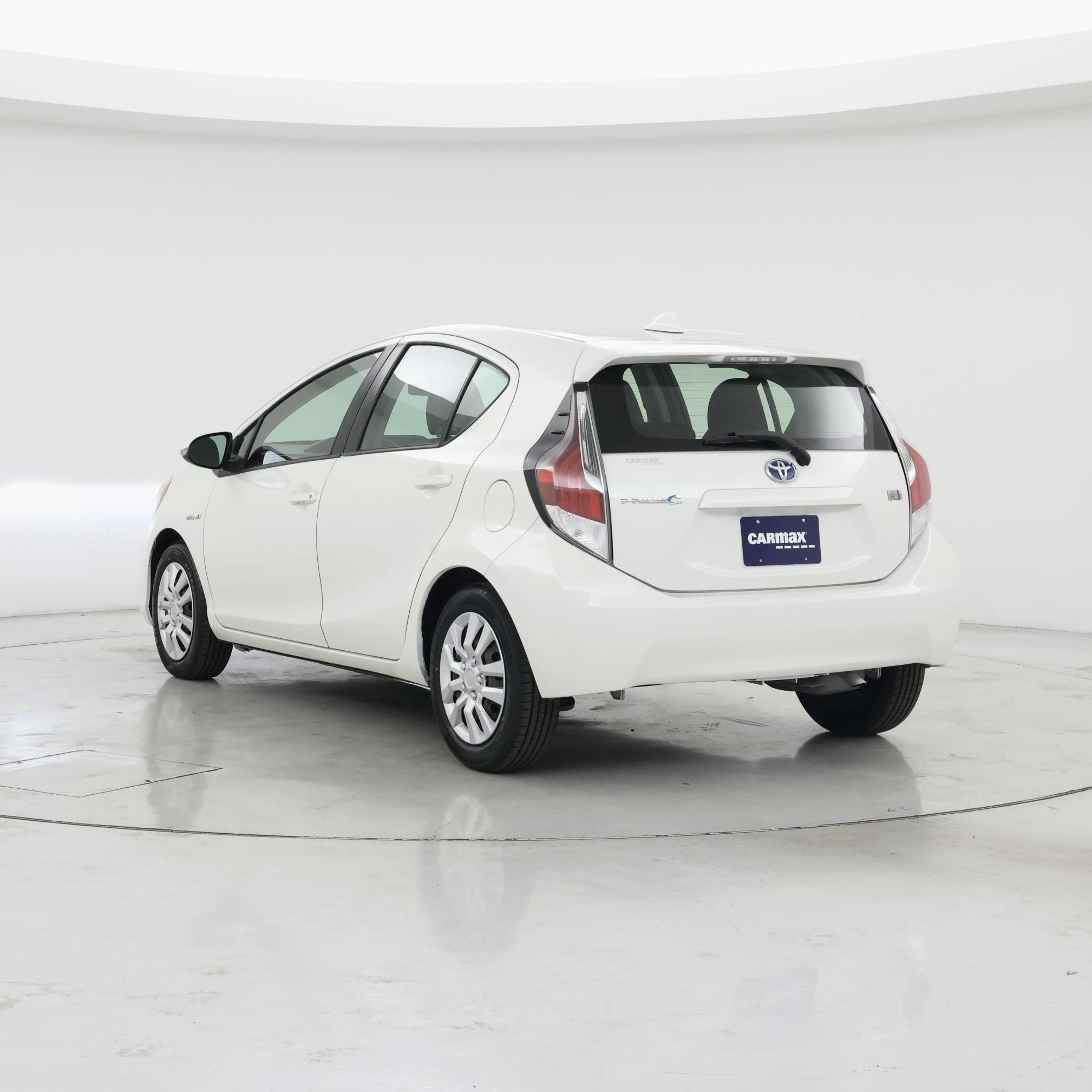 Thumbnail: 2015 Toyota Prius c - 2