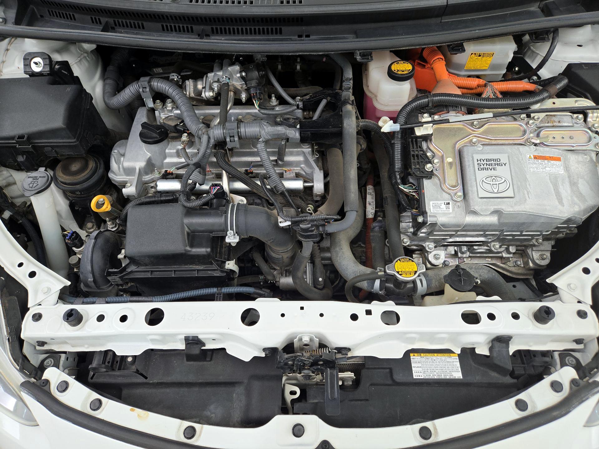 Thumbnail: 2015 Toyota Prius c - 19