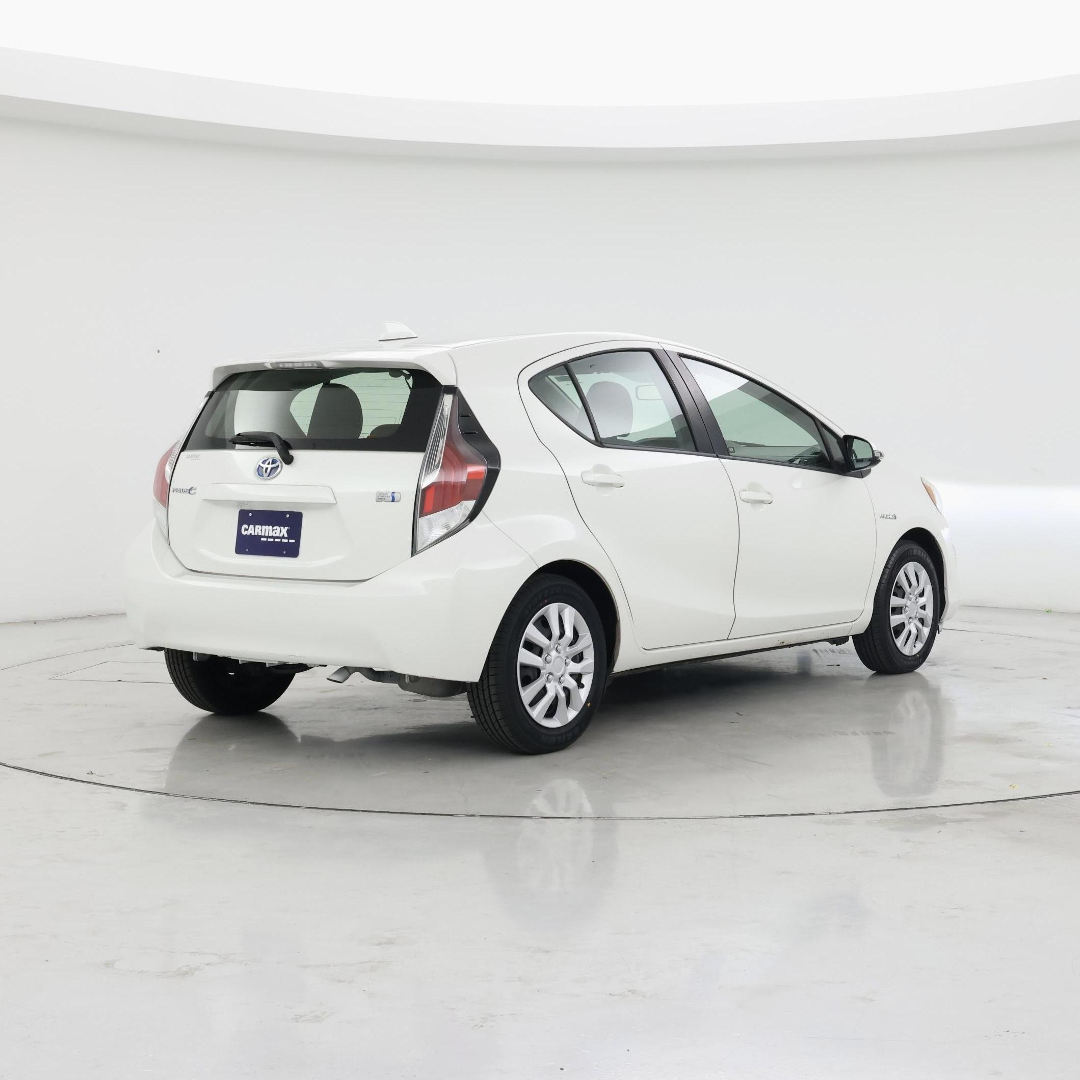 Thumbnail: 2015 Toyota Prius c - 8