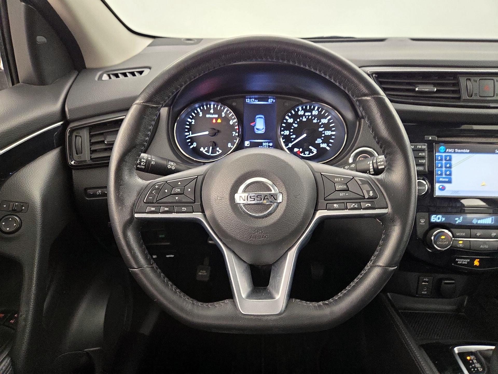 Thumbnail: 2017 Nissan Rogue Sport - 10
